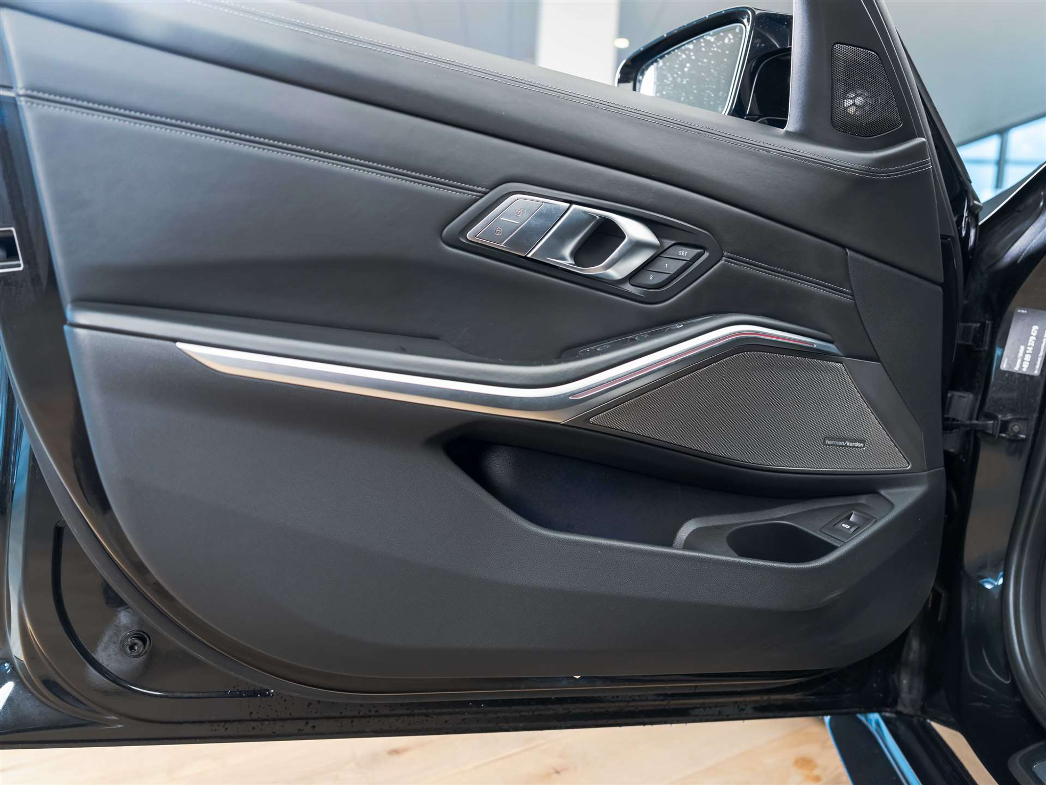 listing desktop thumbnail image 24