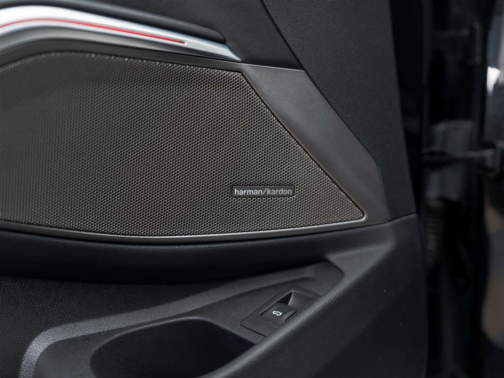 listing desktop thumbnail image 25