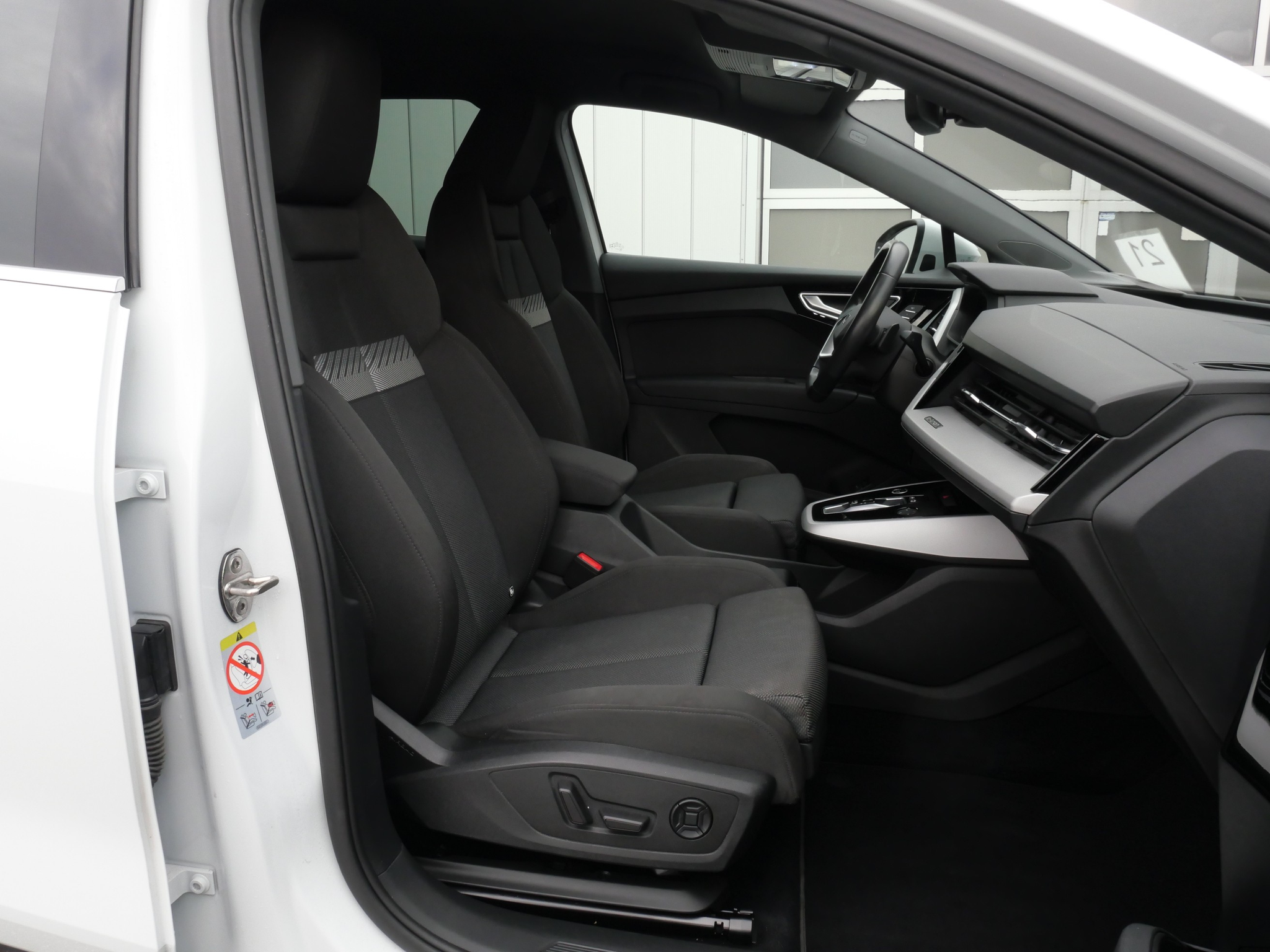 listing desktop thumbnail image 10