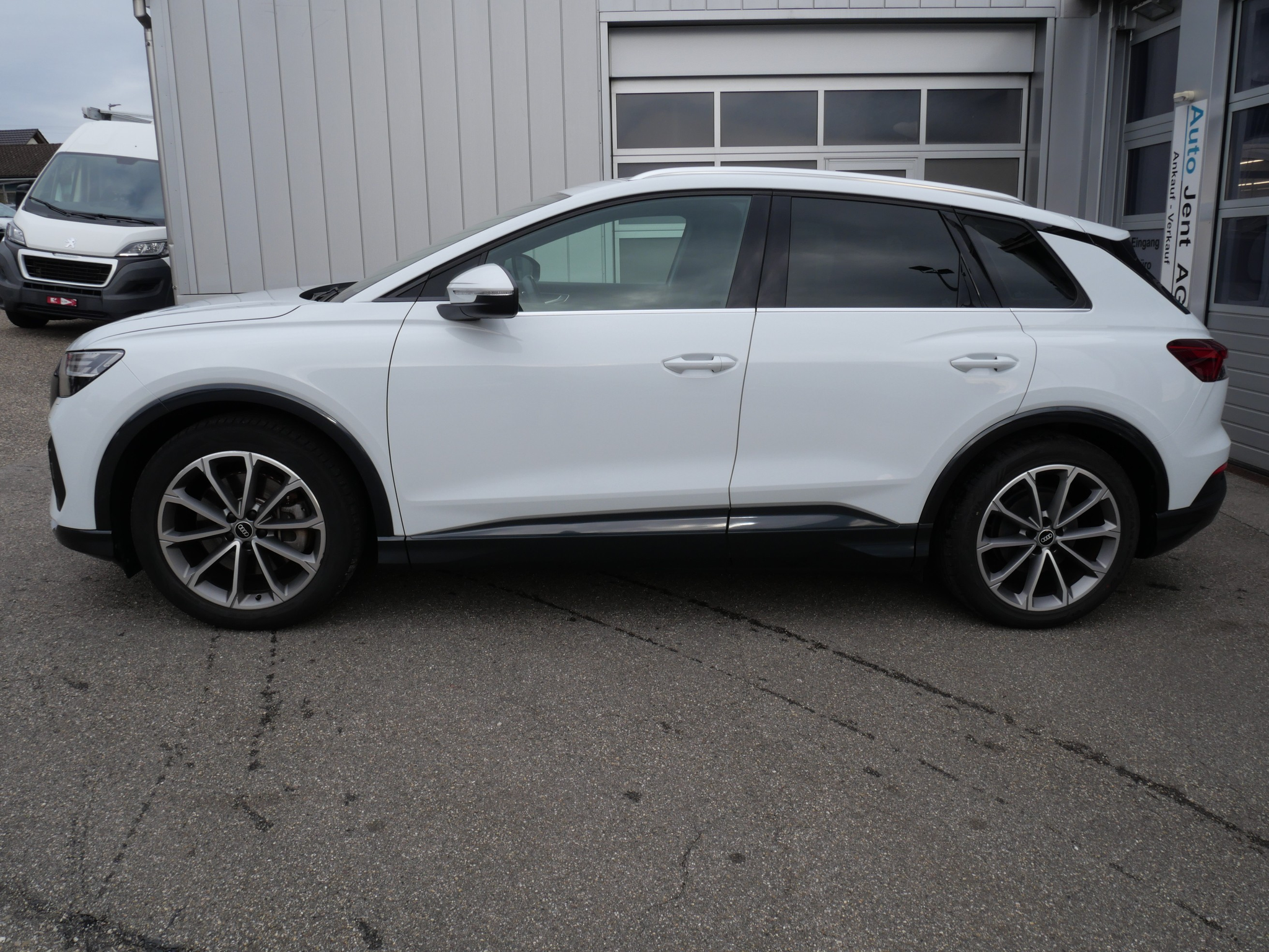 listing desktop thumbnail image 2