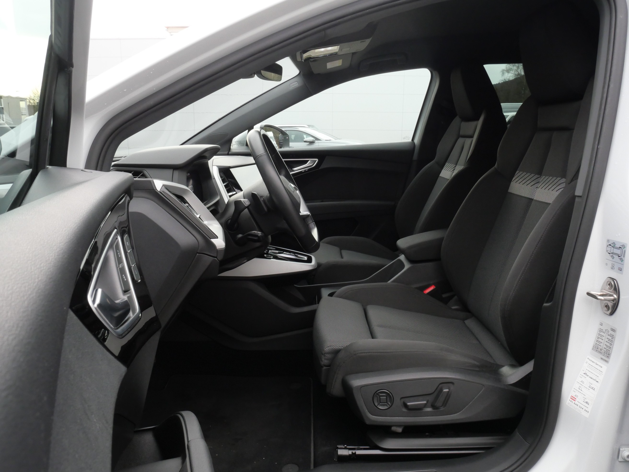 listing desktop thumbnail image 11