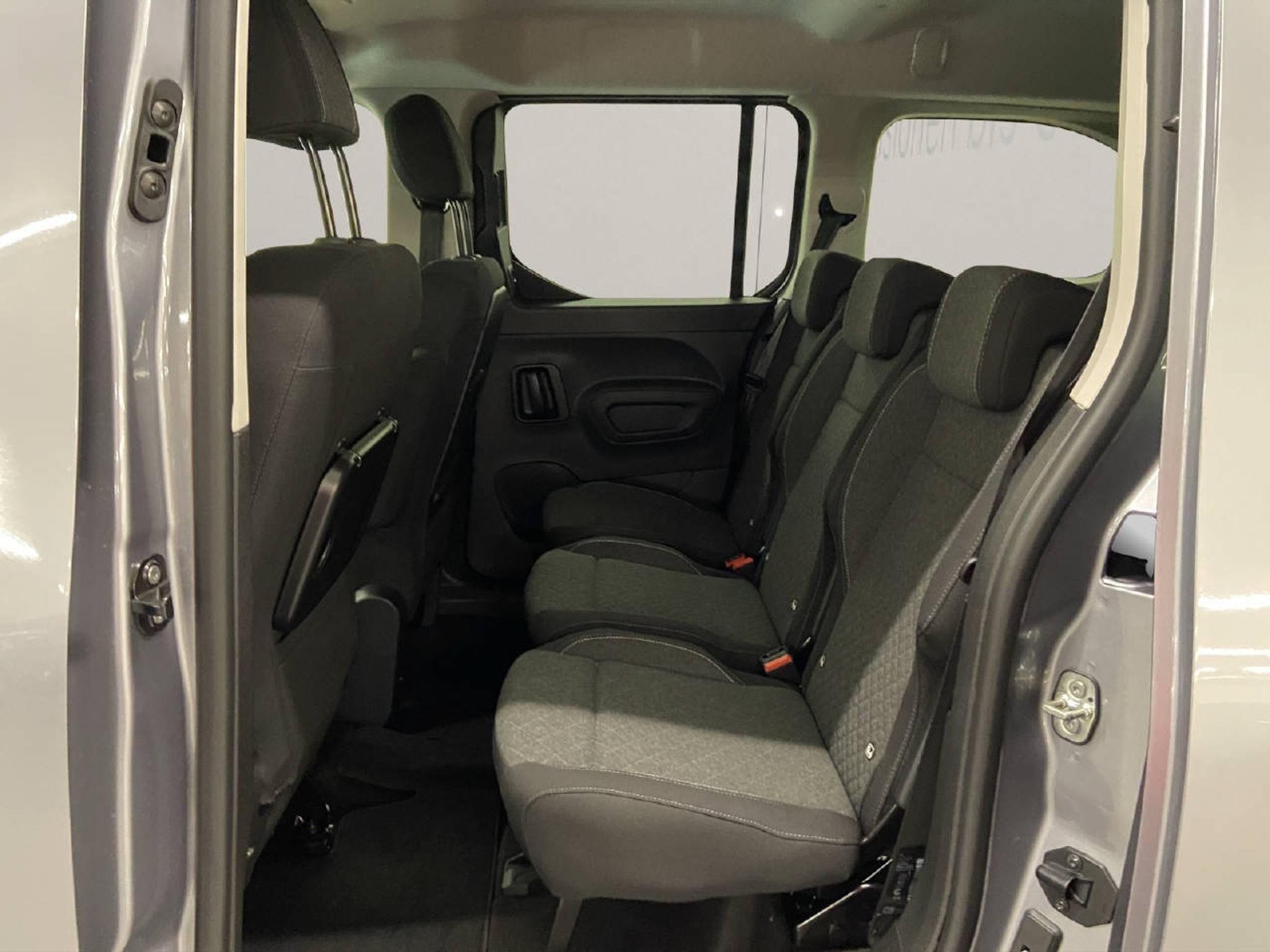 listing desktop thumbnail image 10