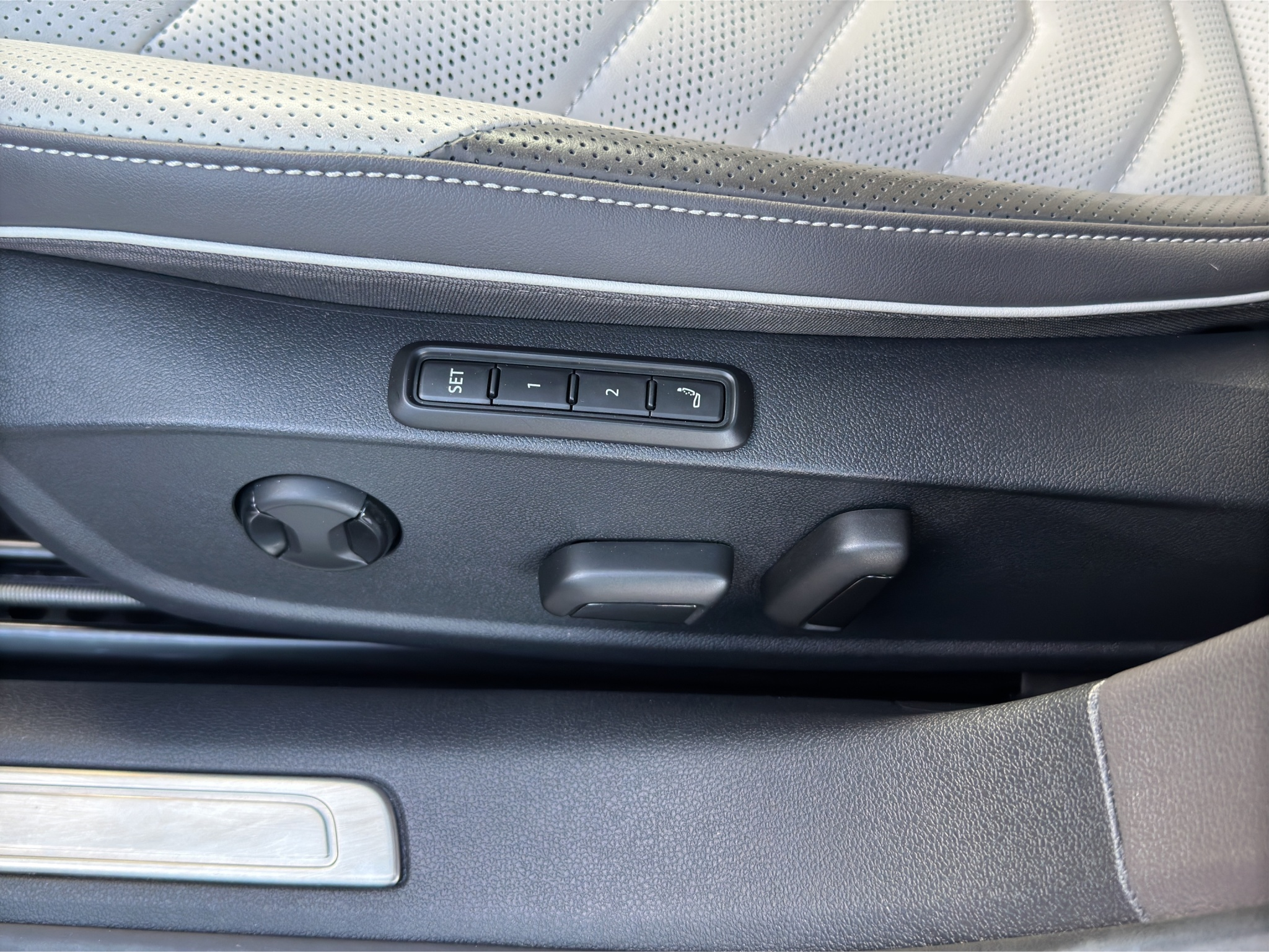 listing desktop thumbnail image 12