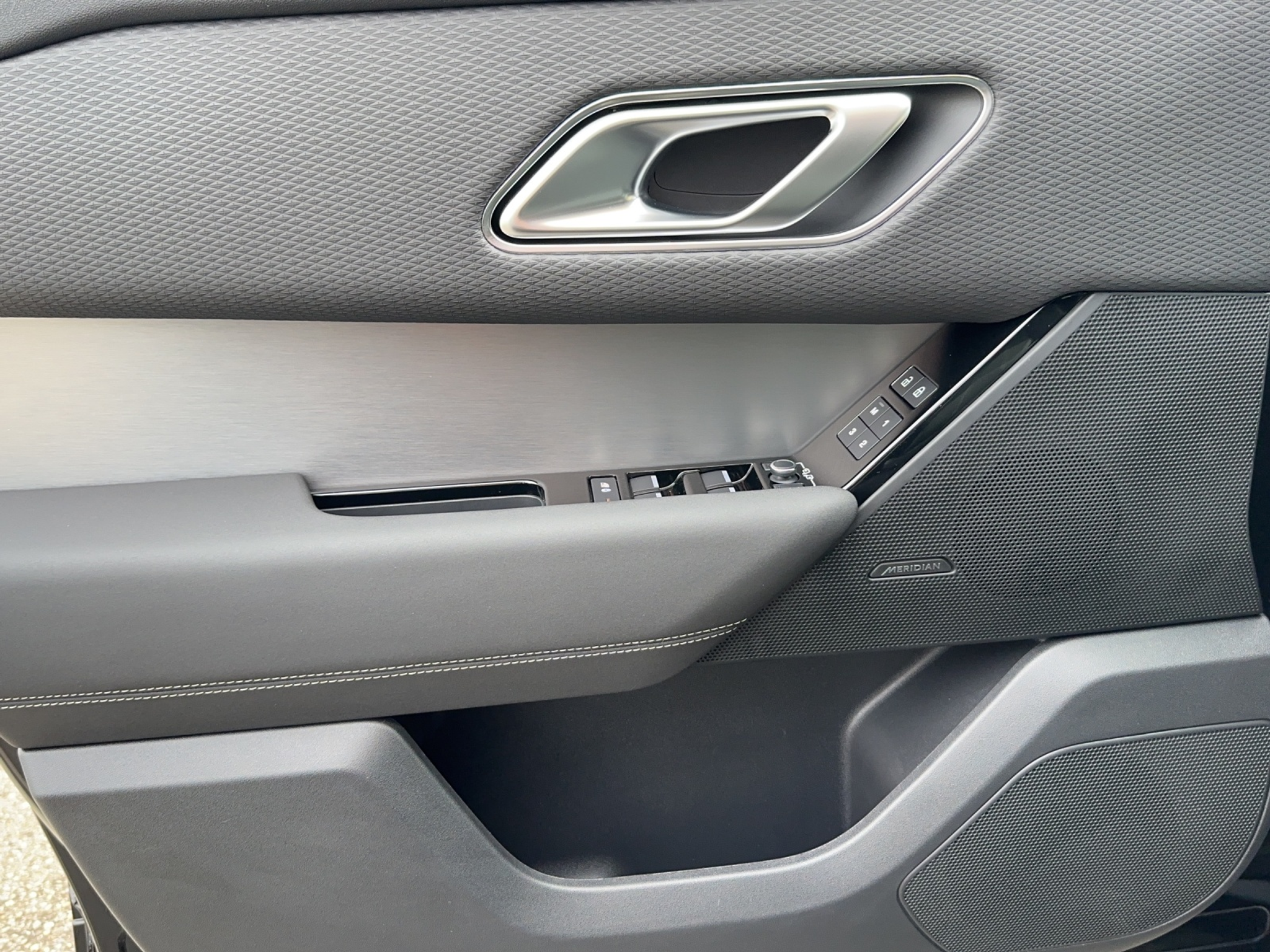 listing desktop thumbnail image 20