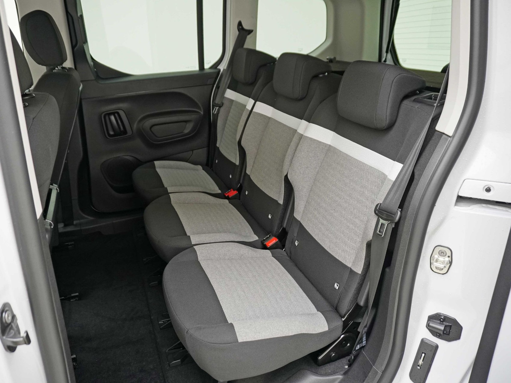 listing desktop thumbnail image 18