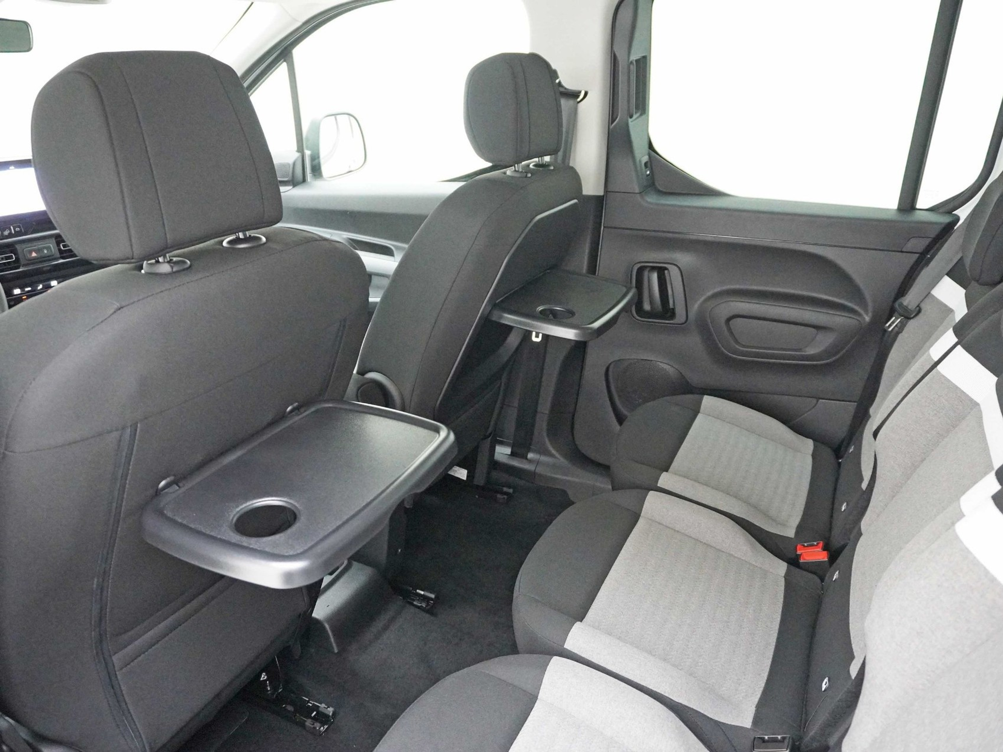 listing desktop thumbnail image 16