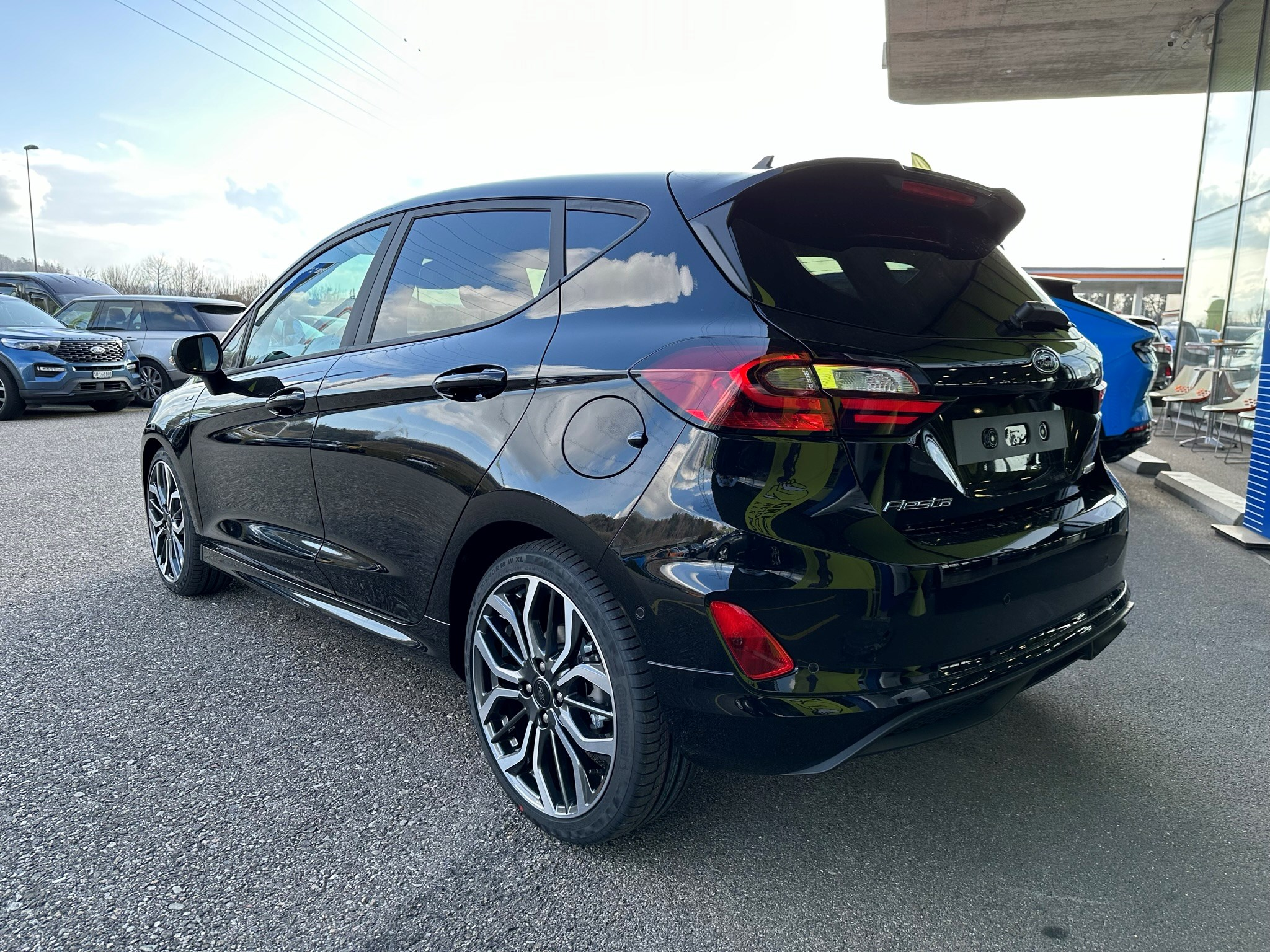 listing desktop thumbnail image 4