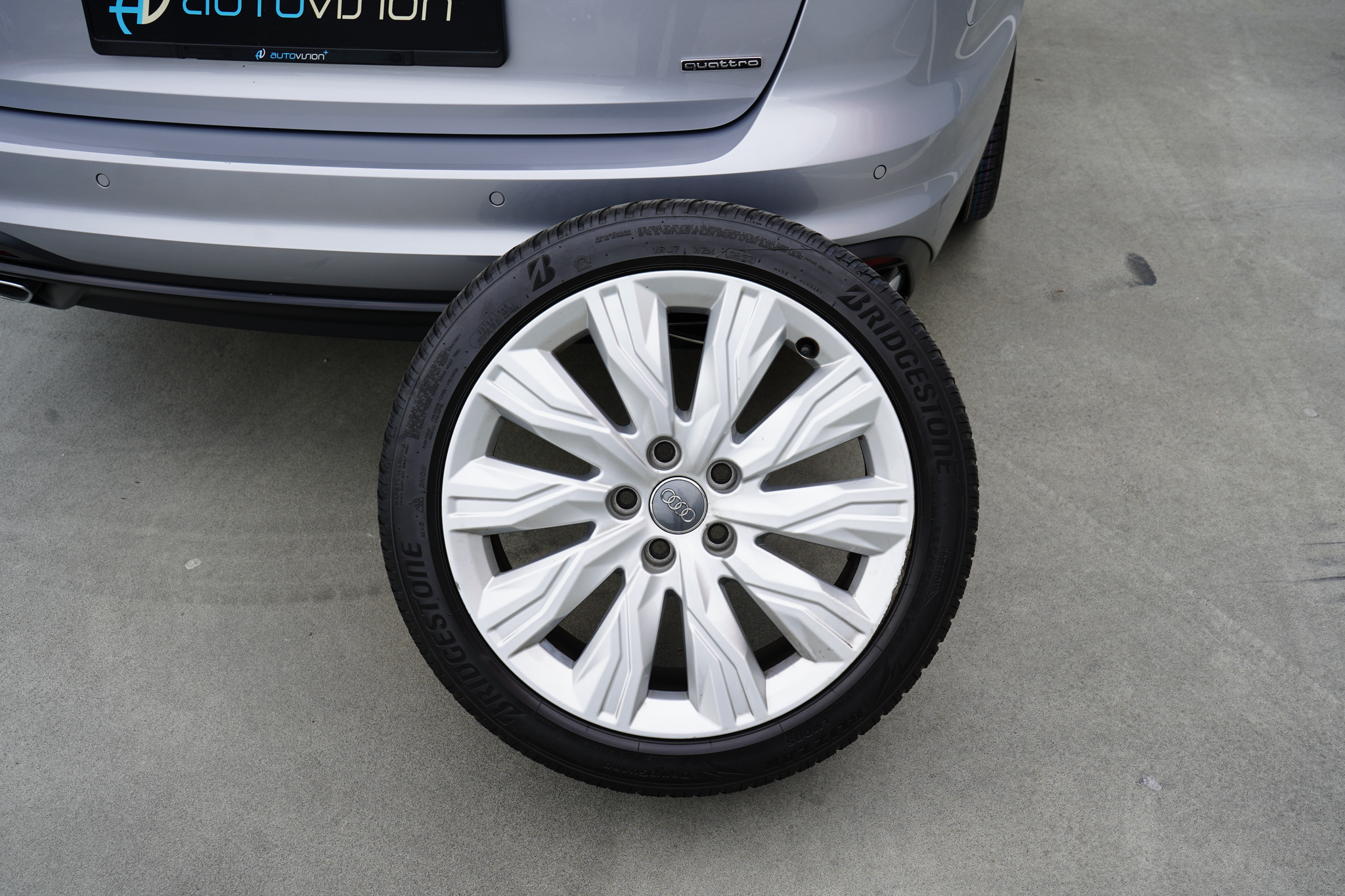 listing desktop thumbnail image 18