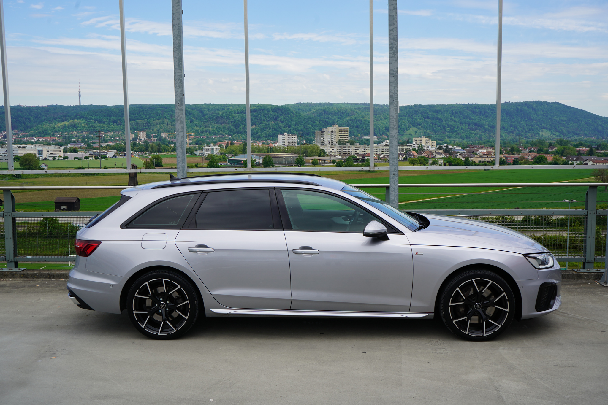 listing desktop thumbnail image 4