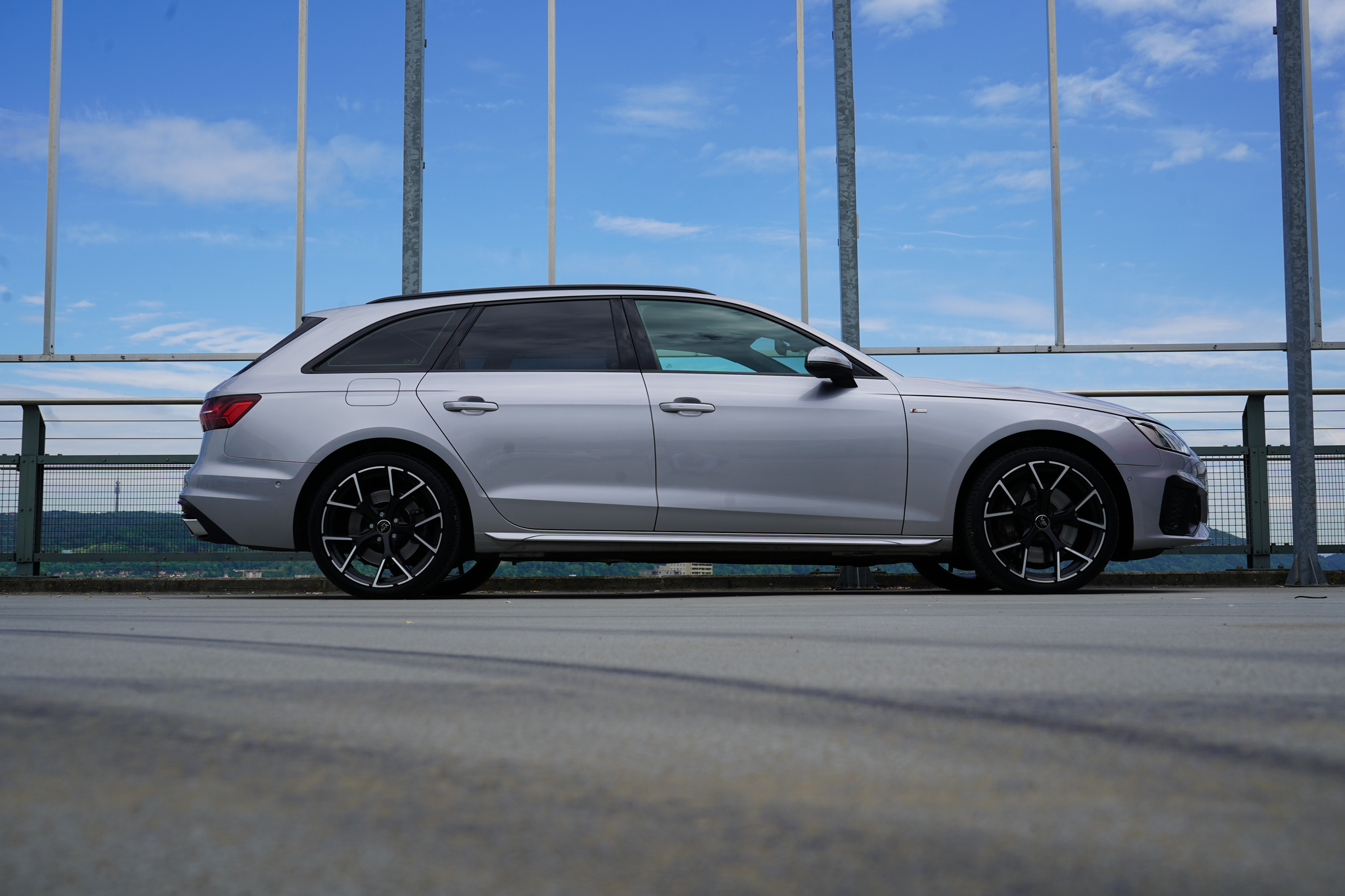 listing desktop thumbnail image 3