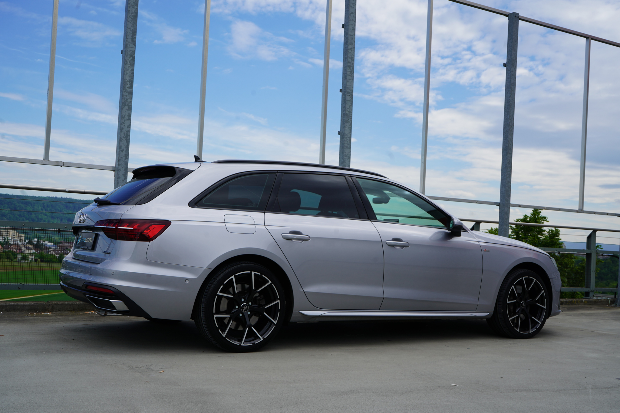 listing desktop thumbnail image 9