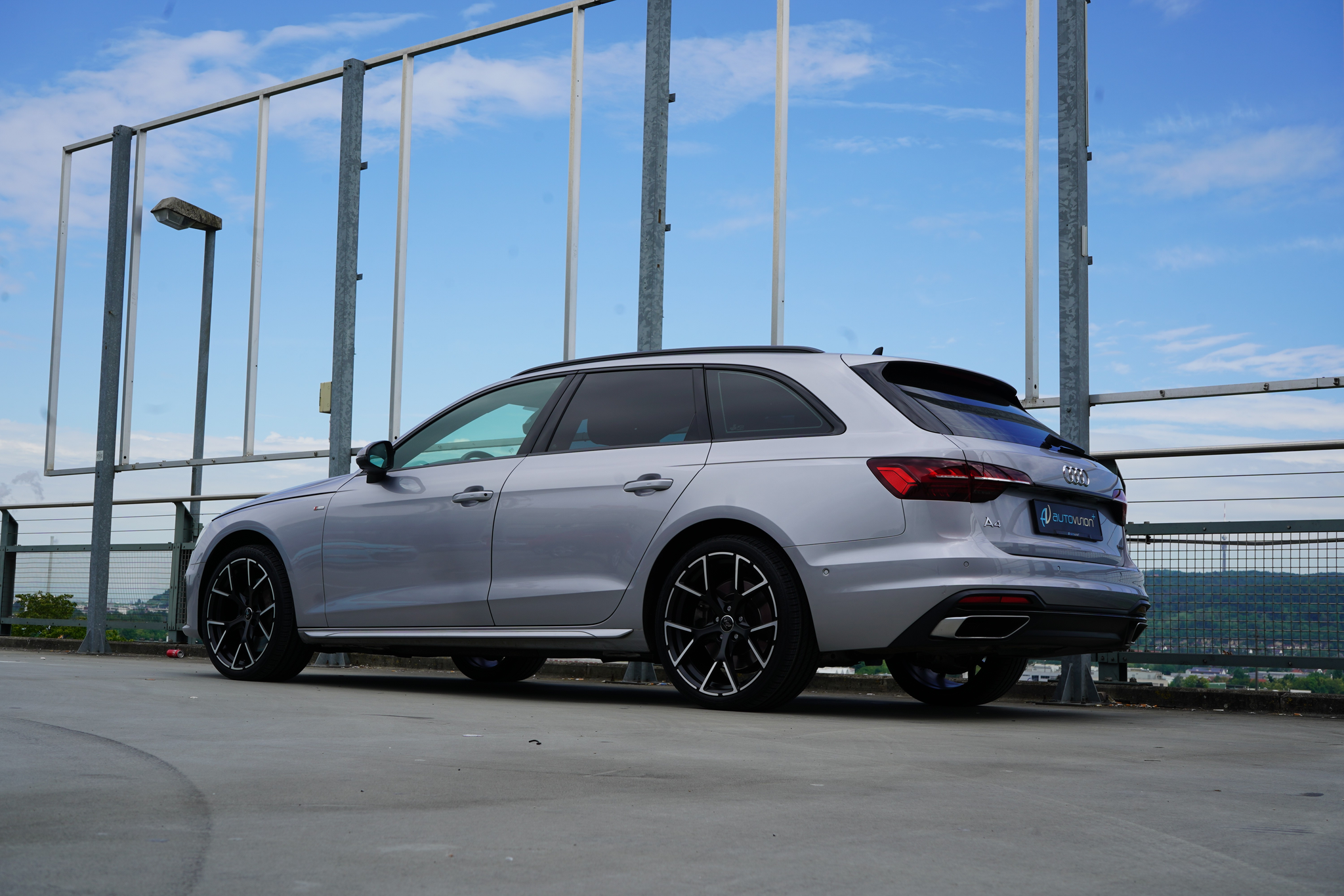 listing desktop thumbnail image 12