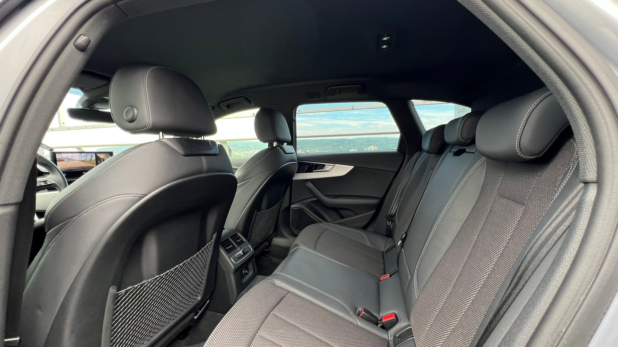 listing desktop thumbnail image 25