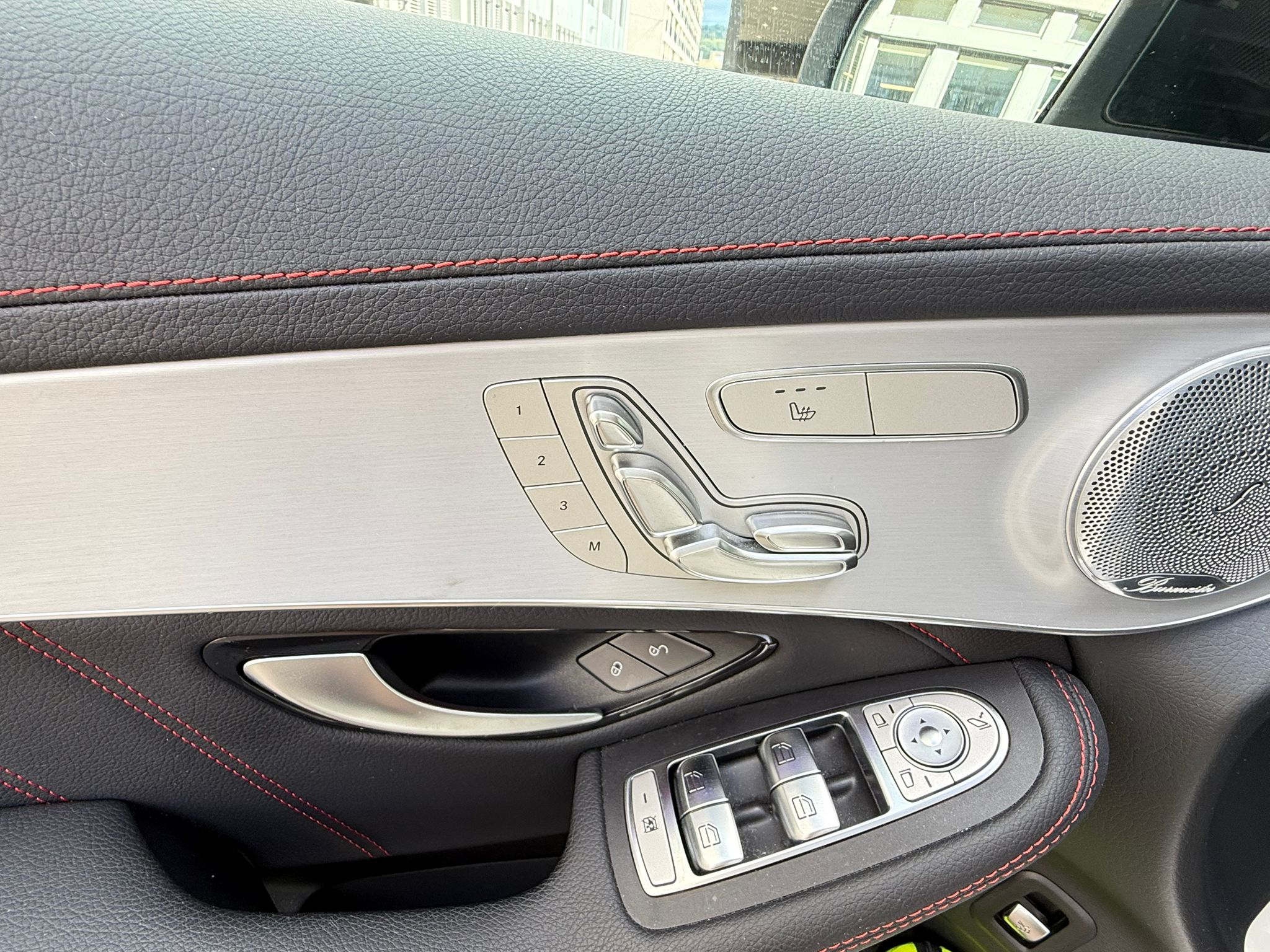 listing desktop thumbnail image 10