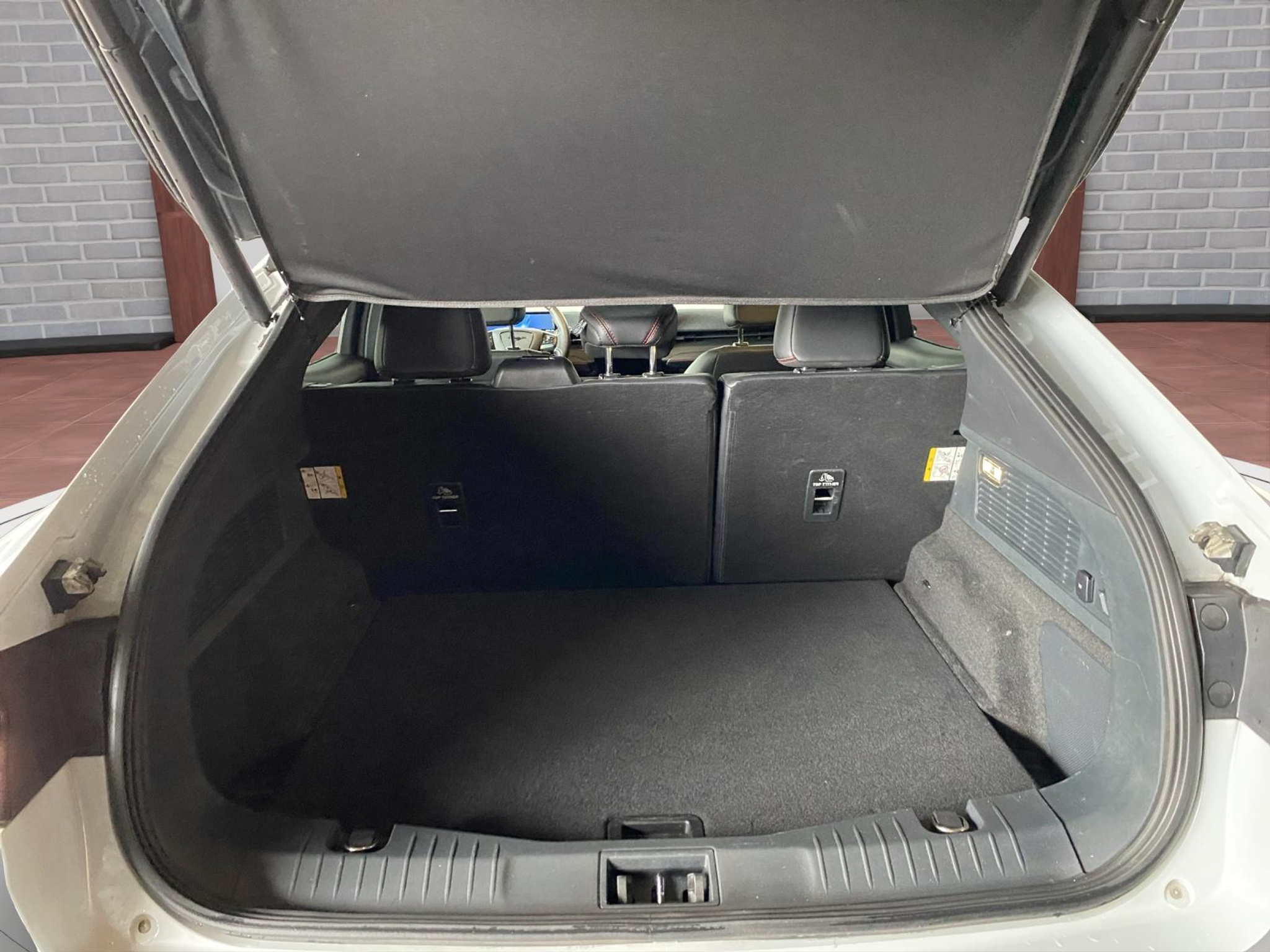 listing desktop thumbnail image 10