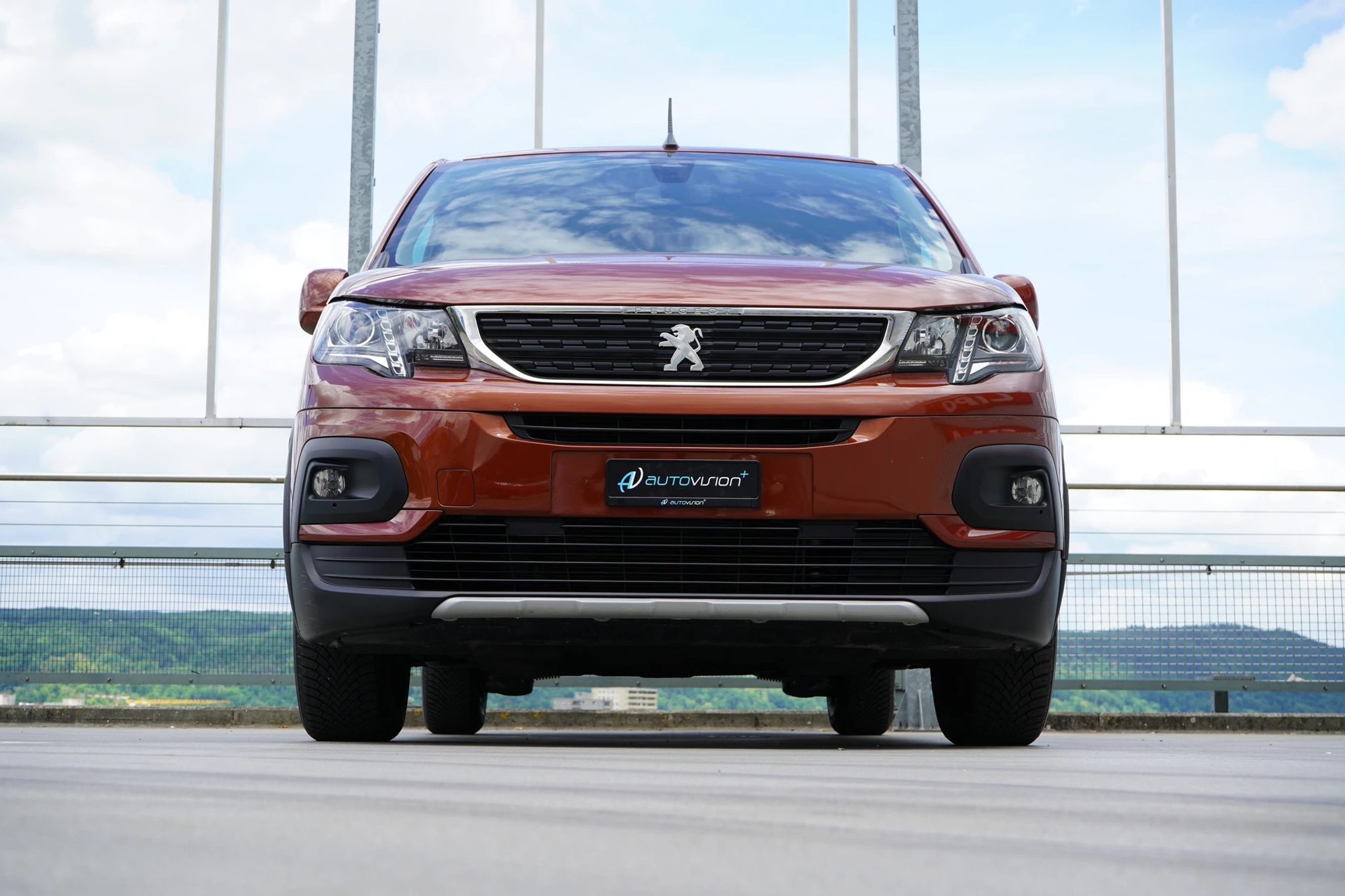 listing desktop thumbnail image 17