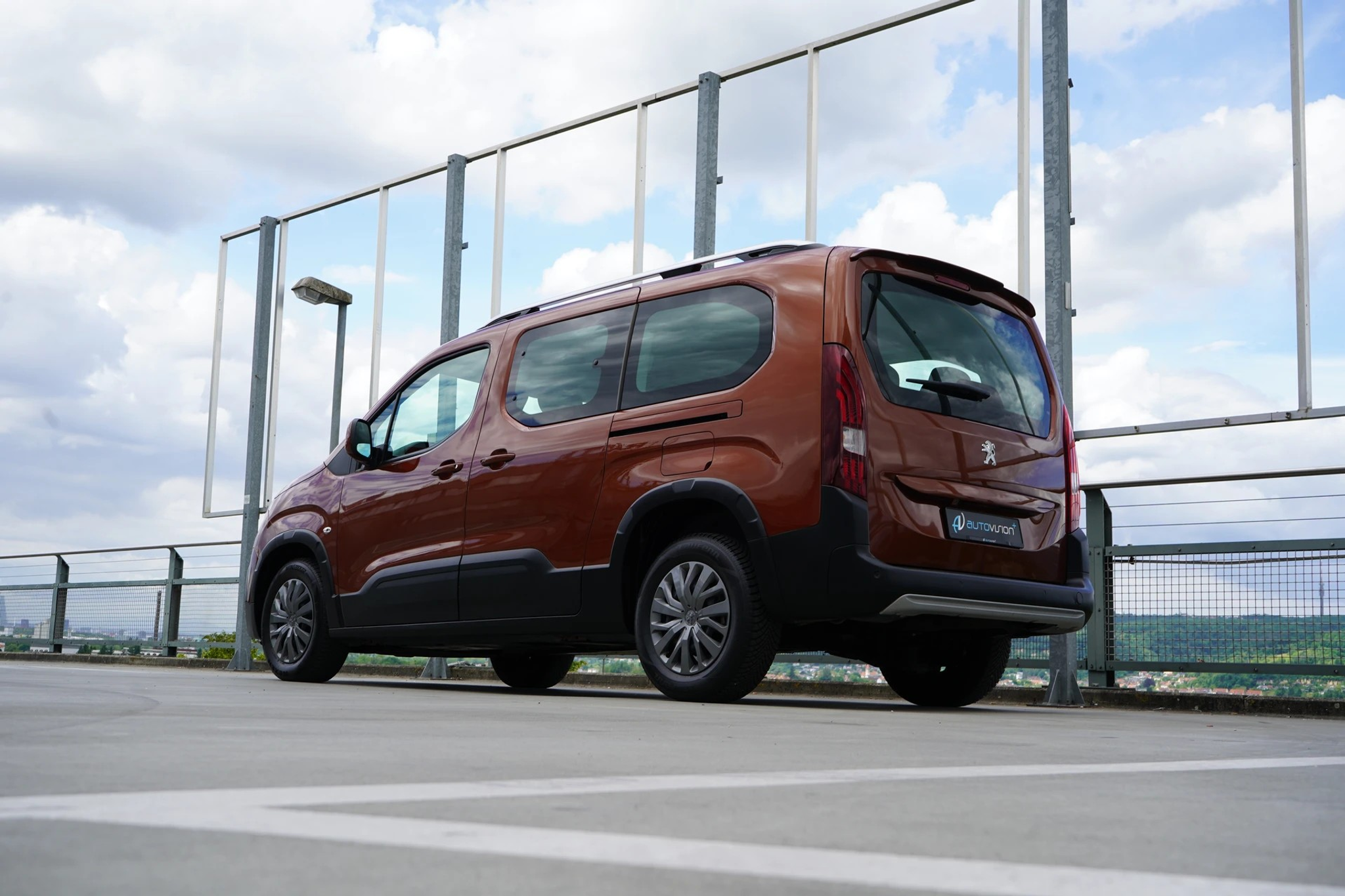 listing desktop thumbnail image 10