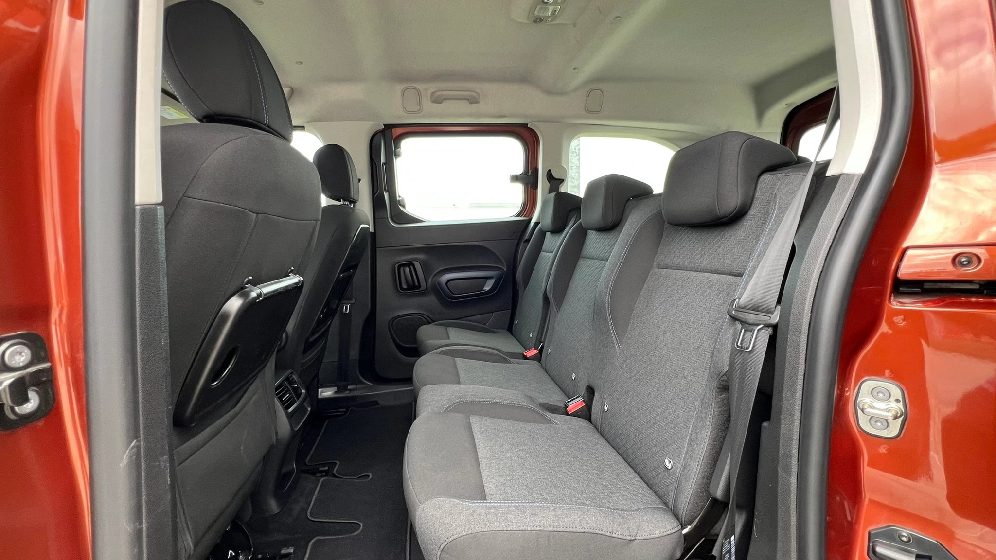 listing desktop thumbnail image 28