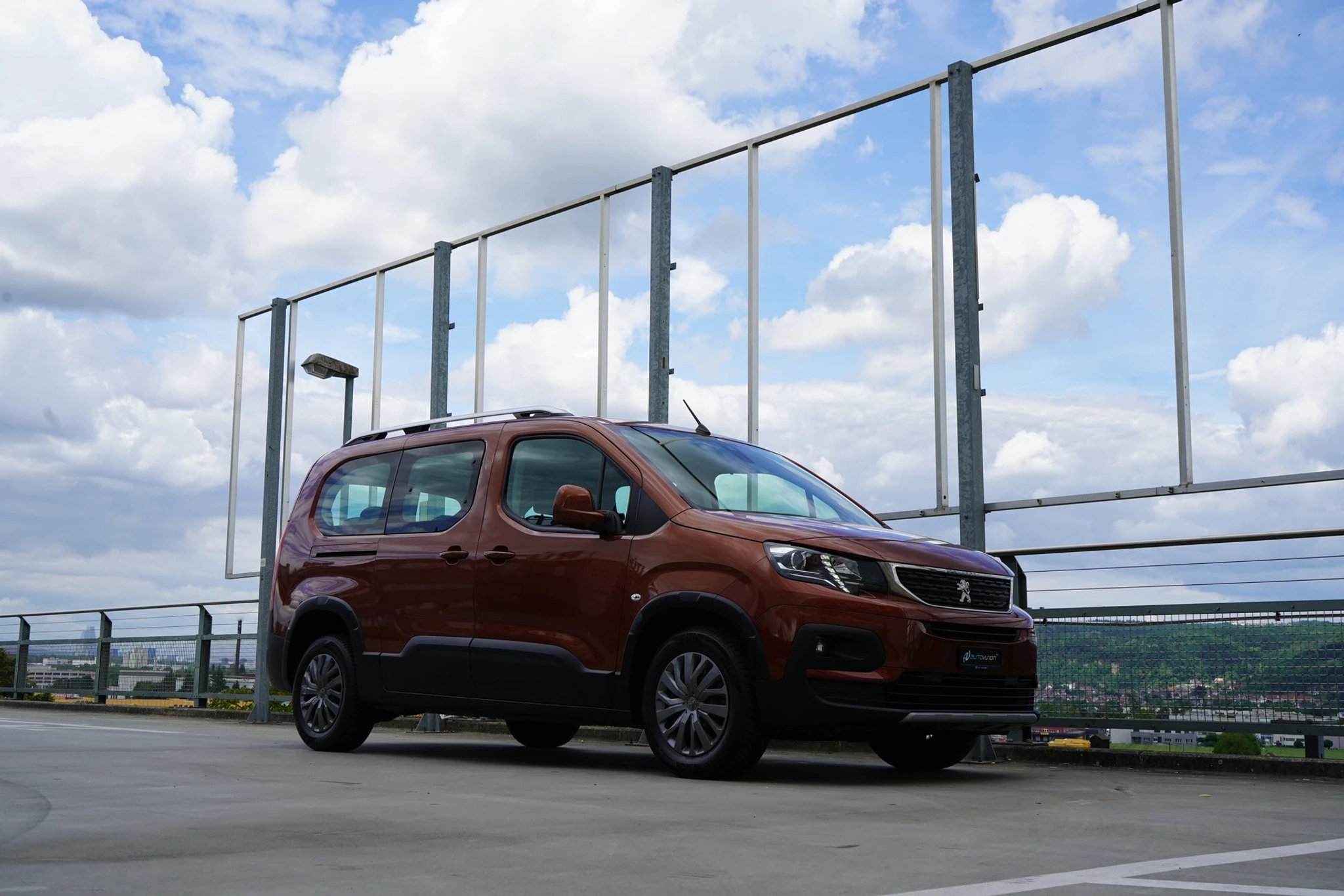 listing desktop thumbnail image 6