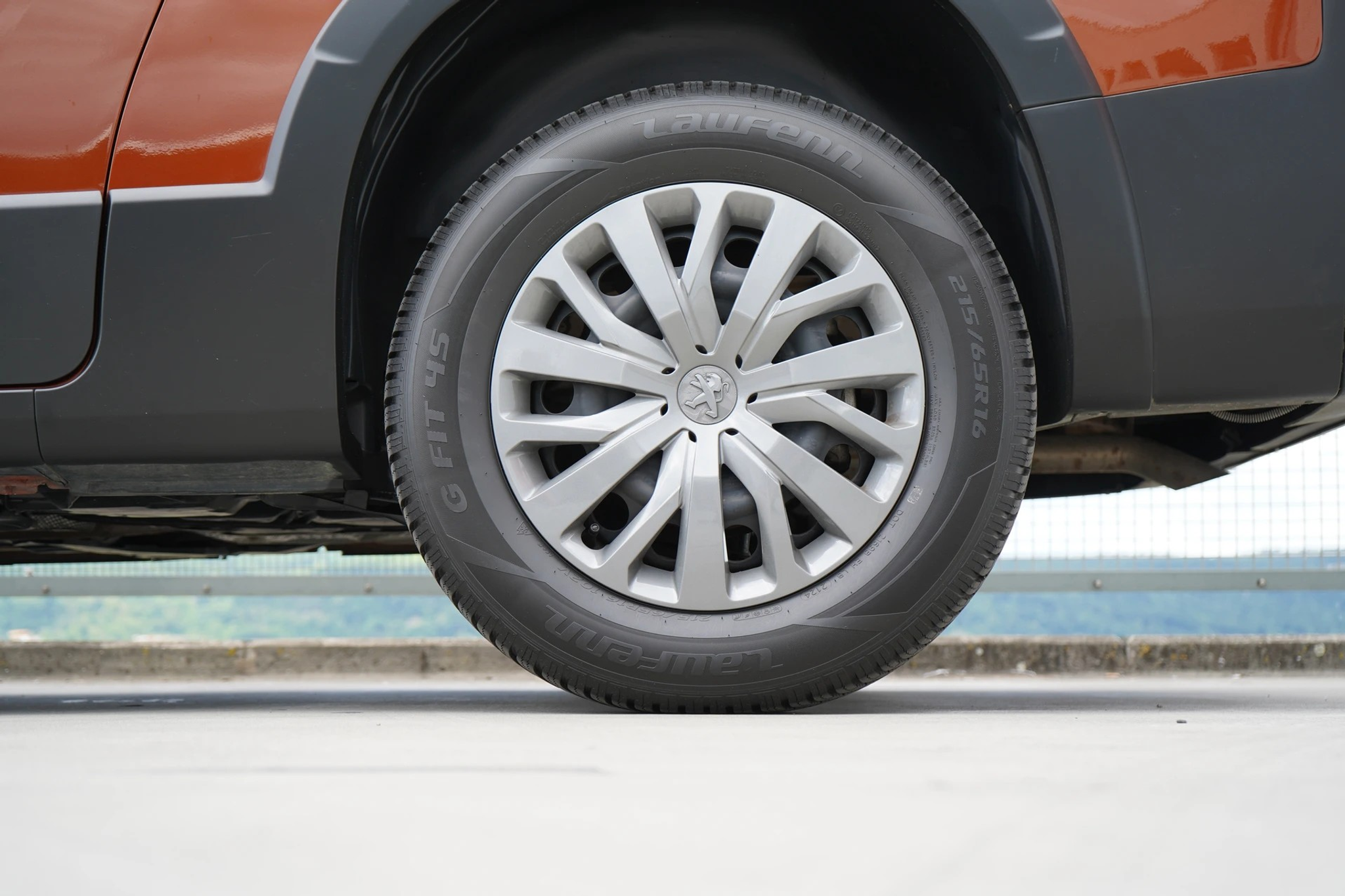 listing desktop thumbnail image 15