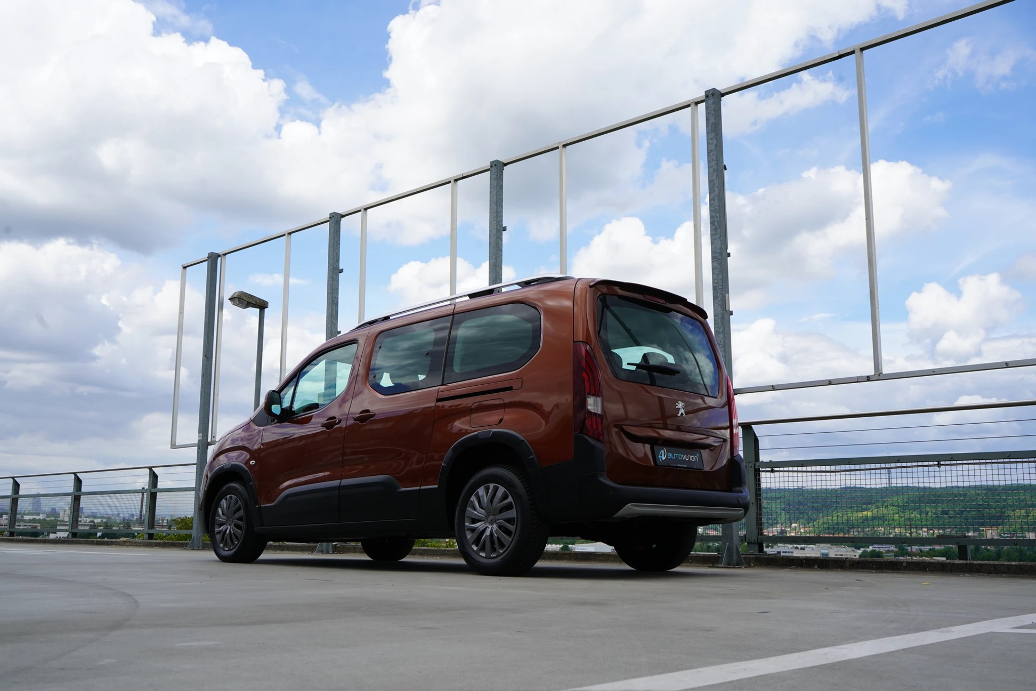 listing desktop thumbnail image 12