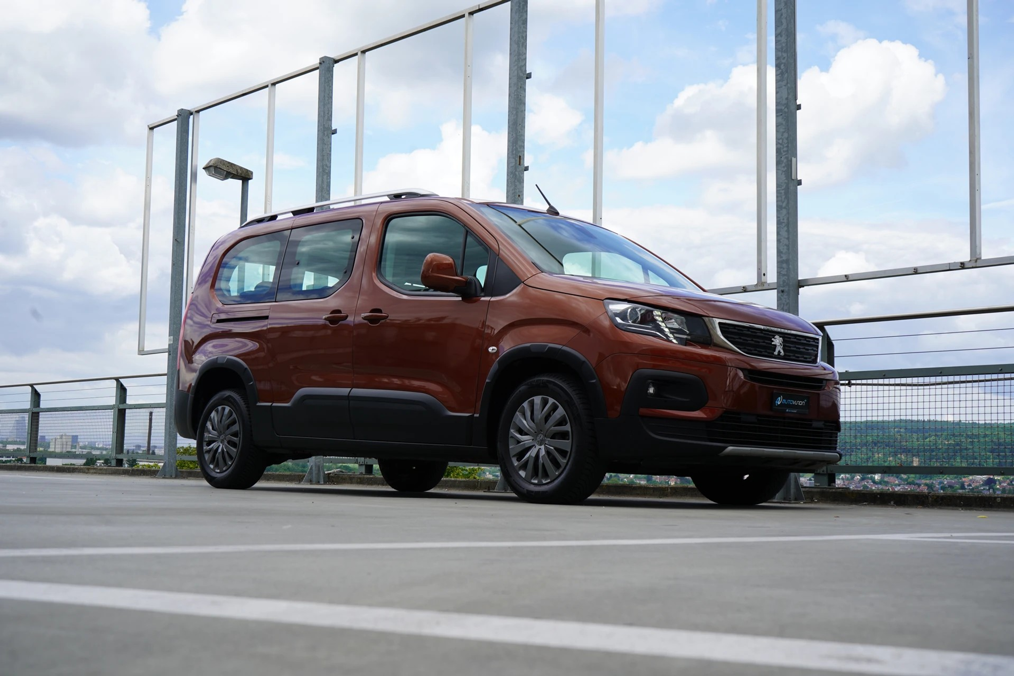 listing desktop thumbnail image 8