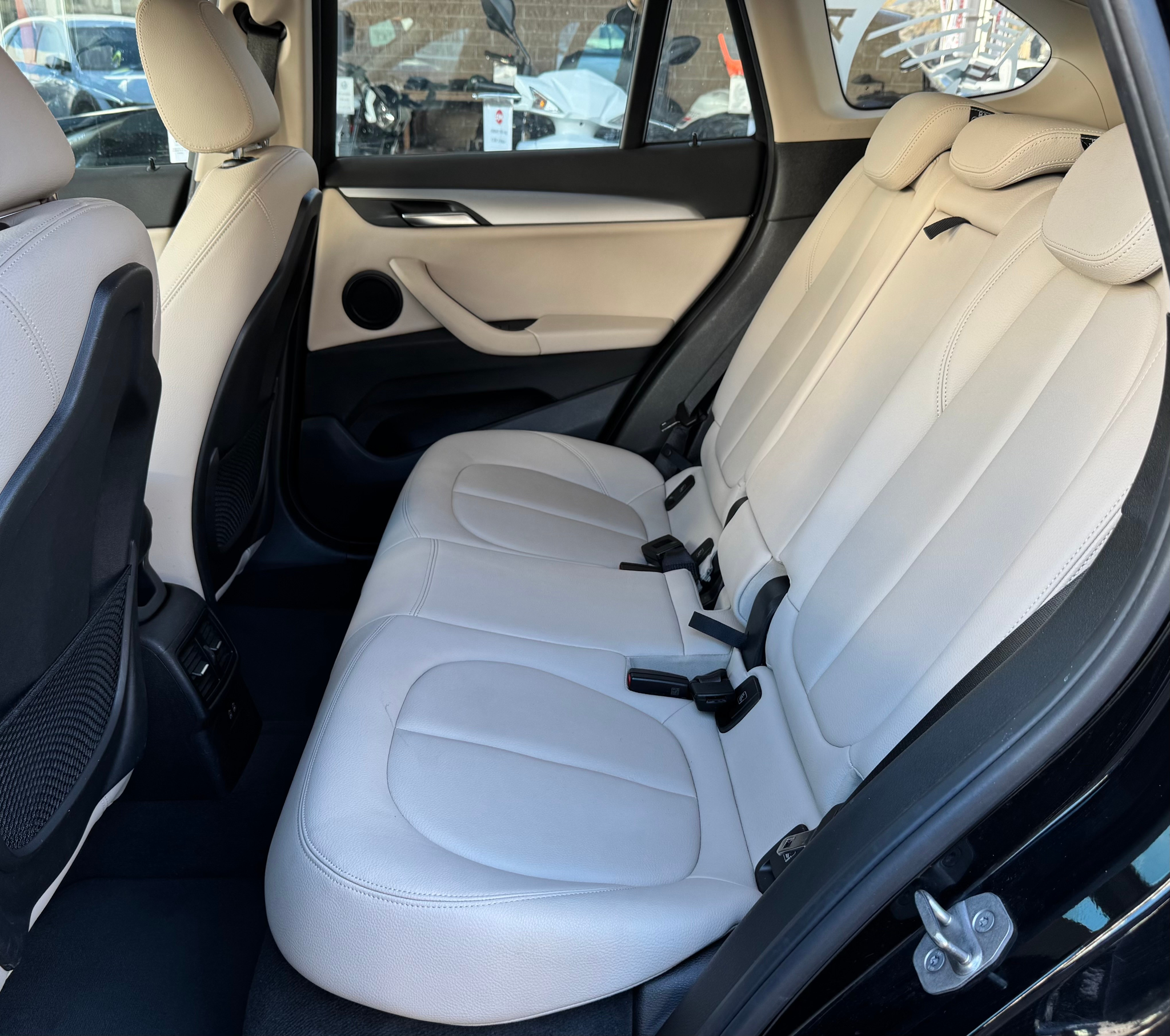 listing desktop thumbnail image 8