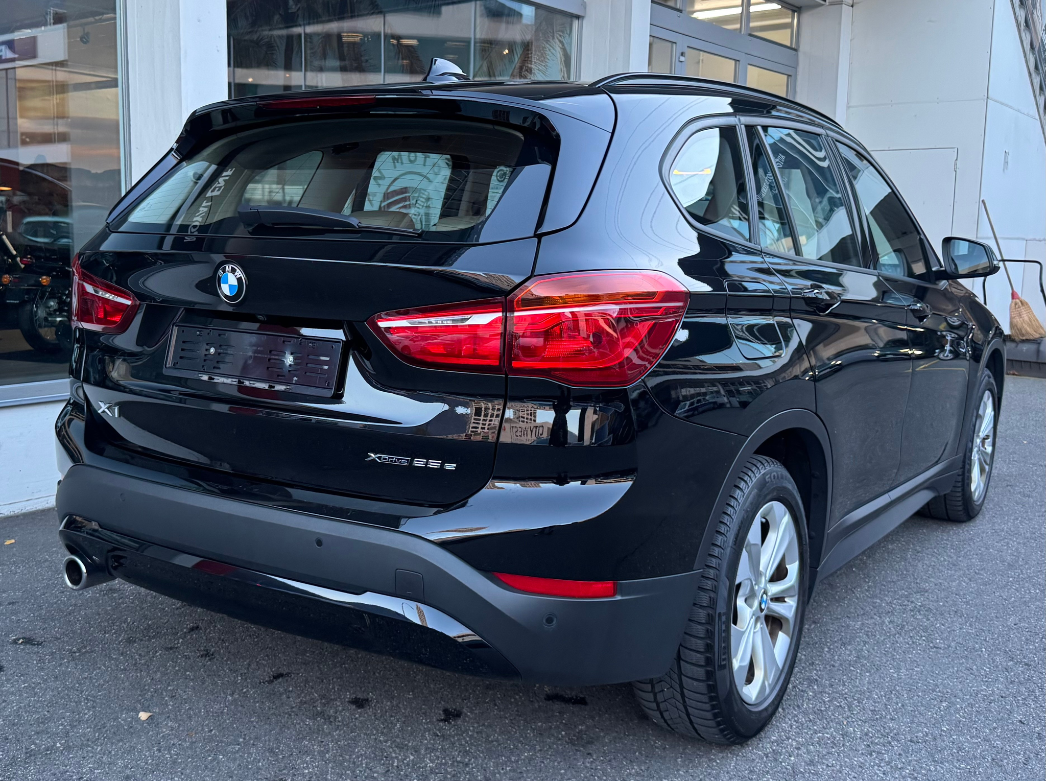 listing desktop thumbnail image 4