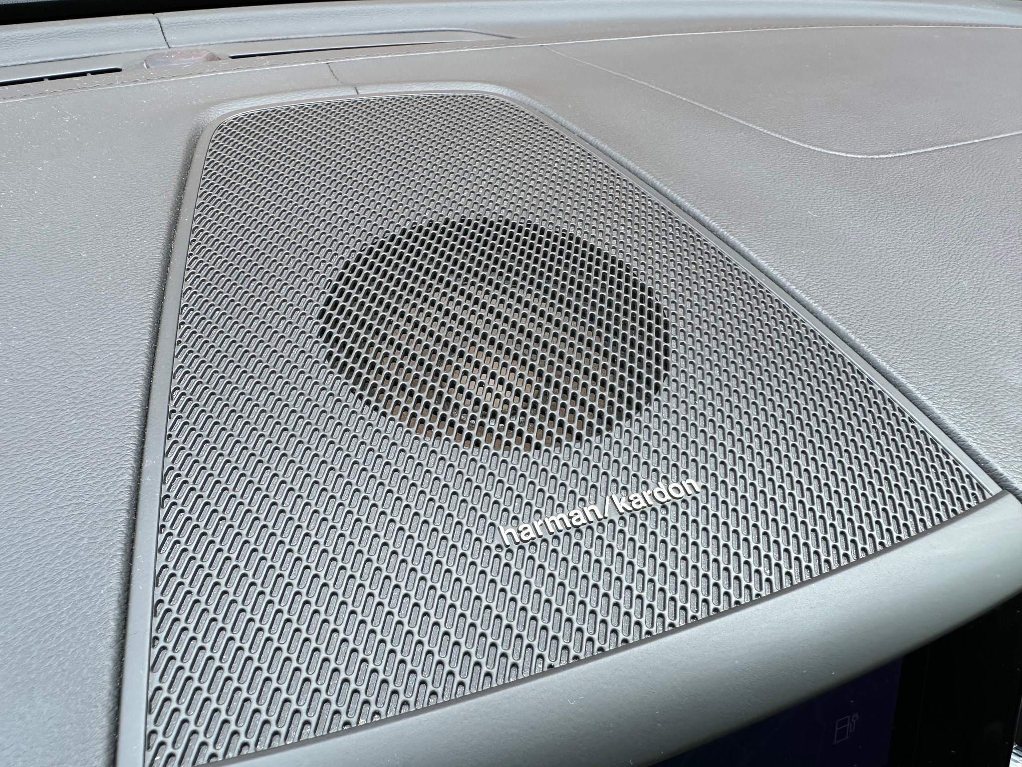 listing desktop thumbnail image 13