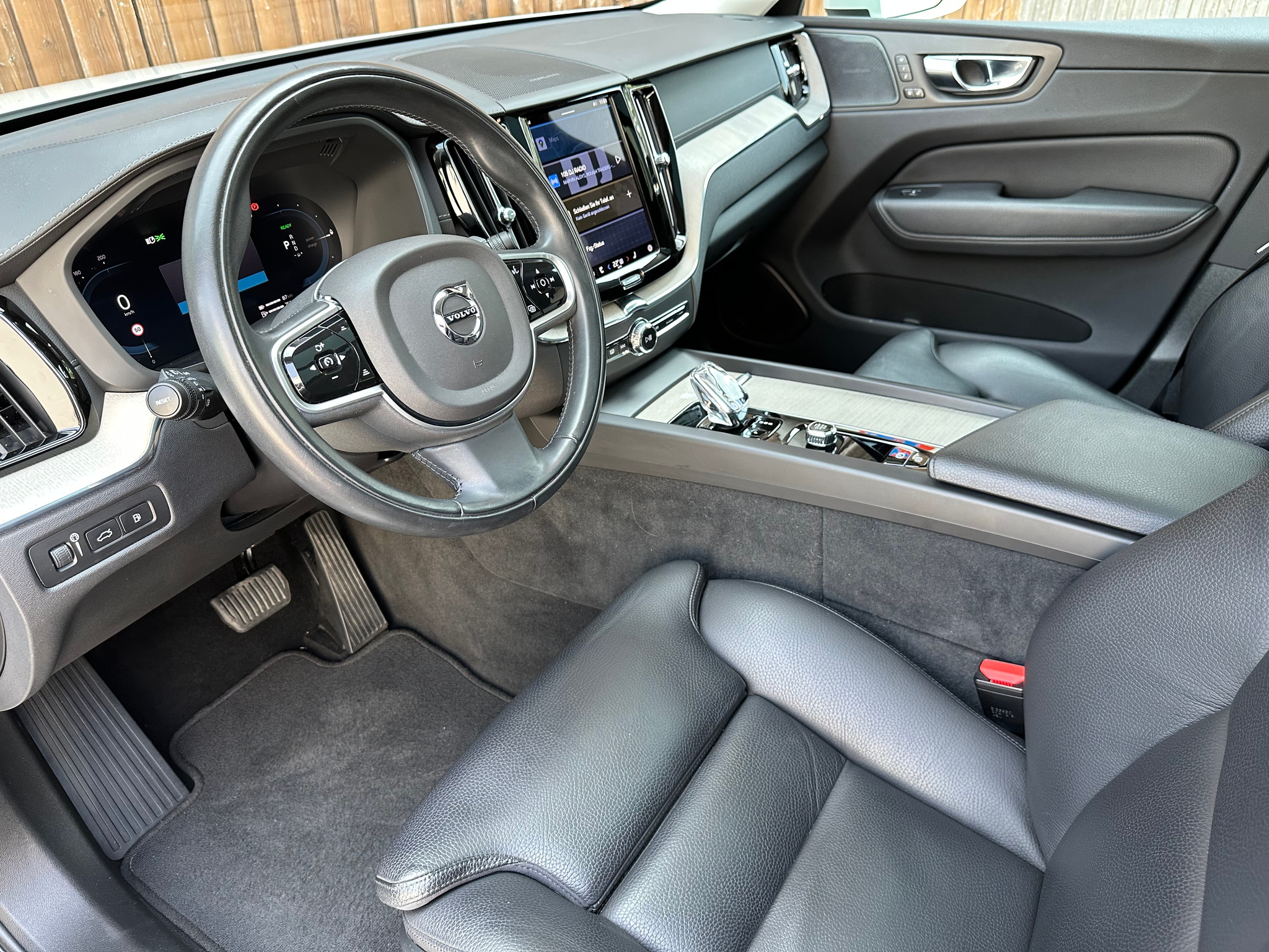 listing desktop thumbnail image 3