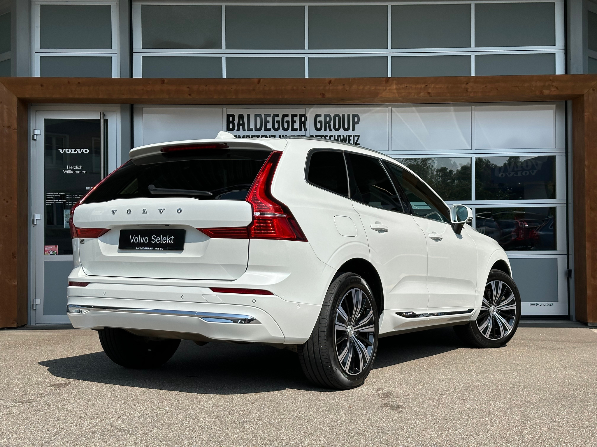 listing desktop thumbnail image 2