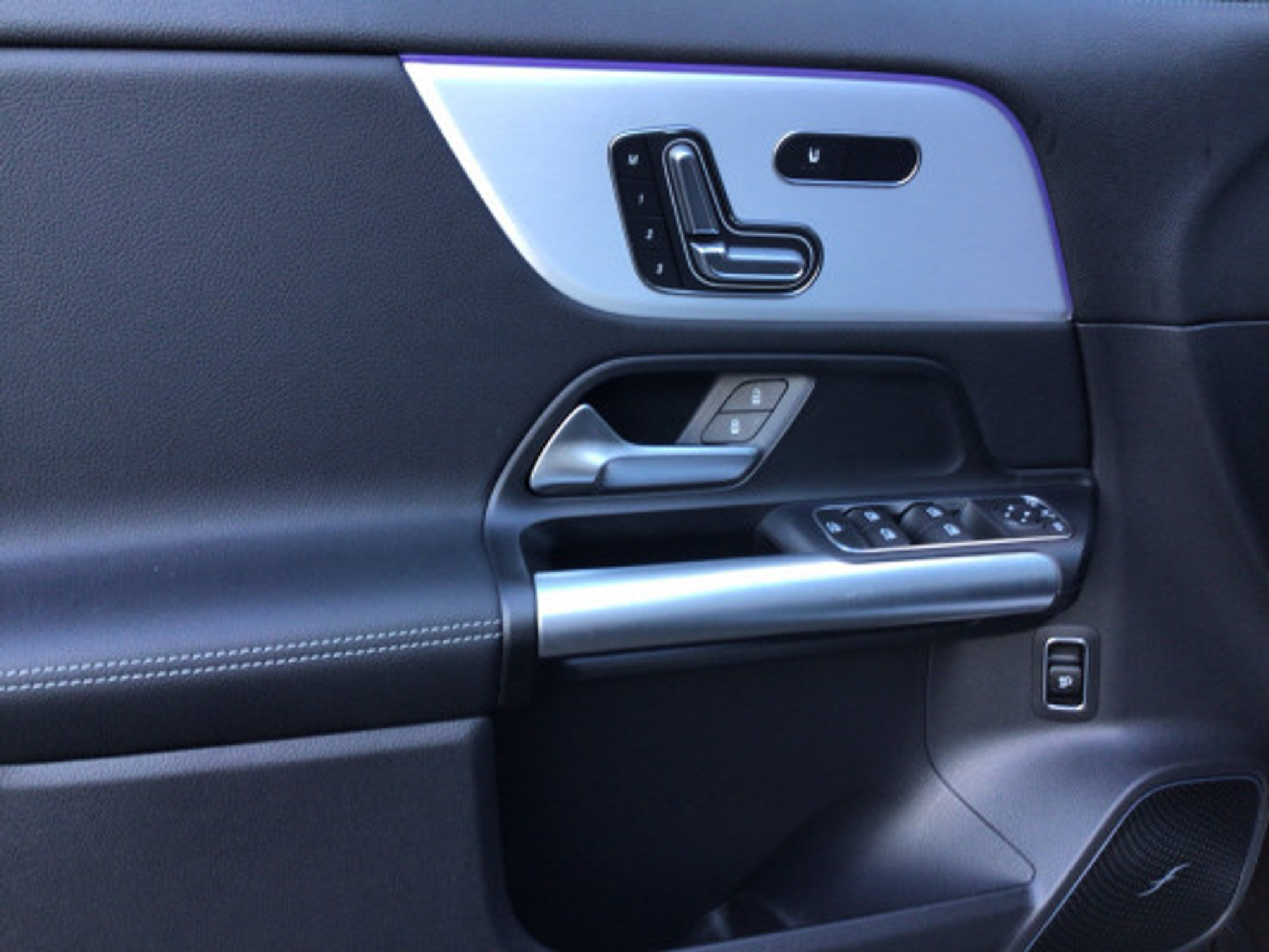 listing desktop thumbnail image 12