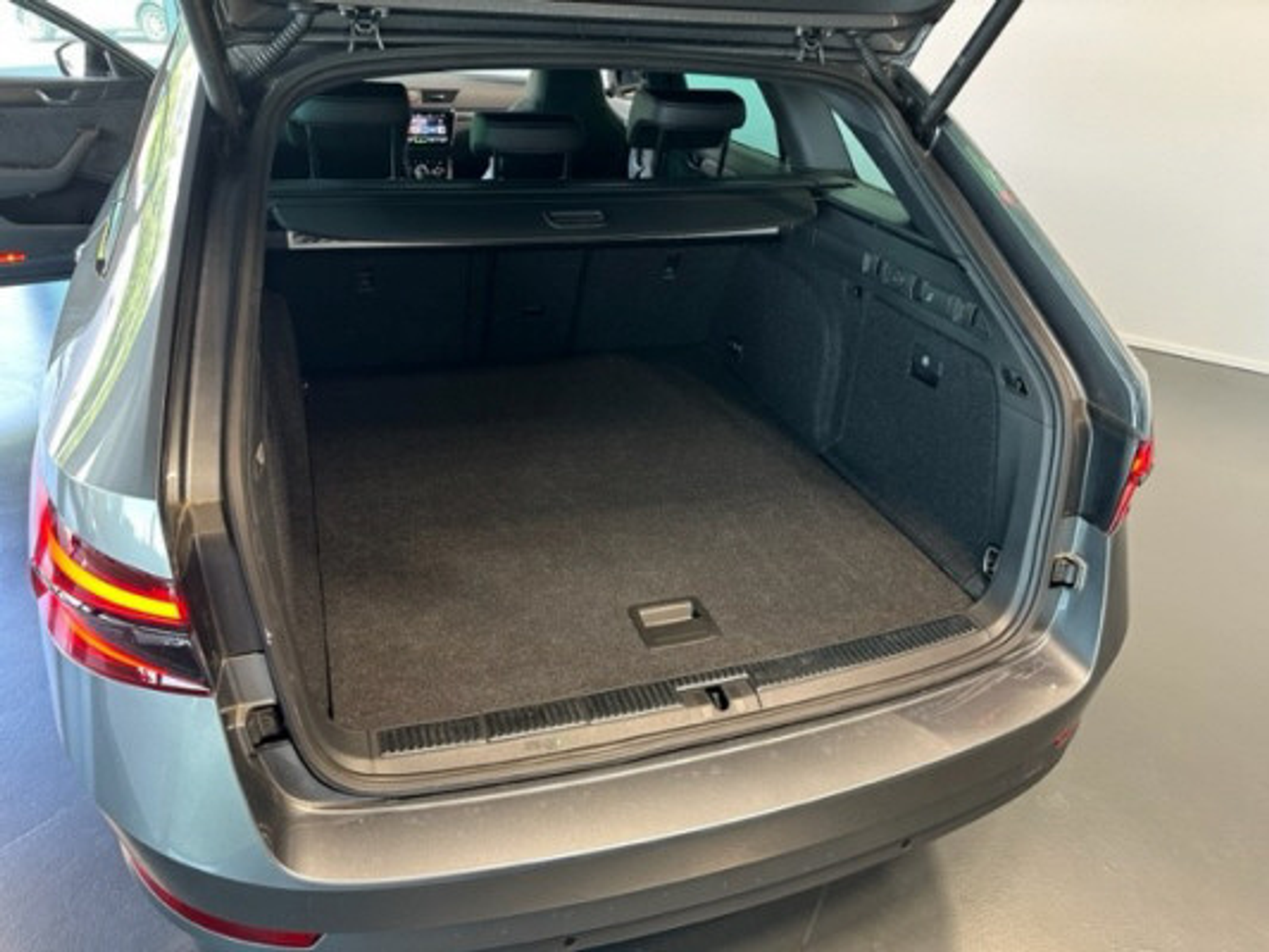 listing desktop thumbnail image 9