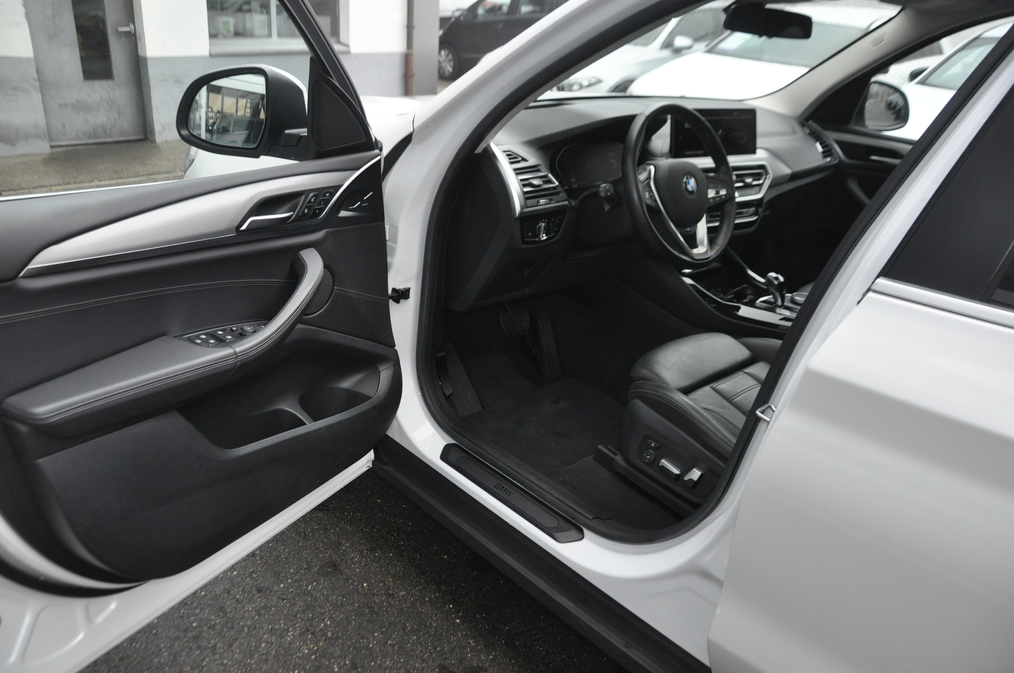 listing desktop thumbnail image 8