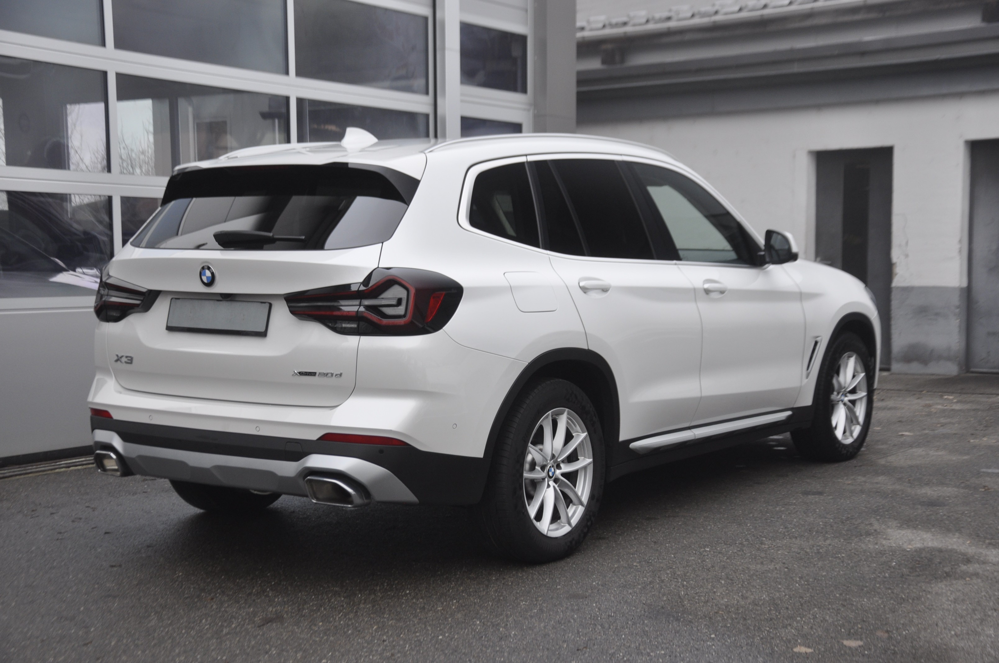 listing desktop thumbnail image 2