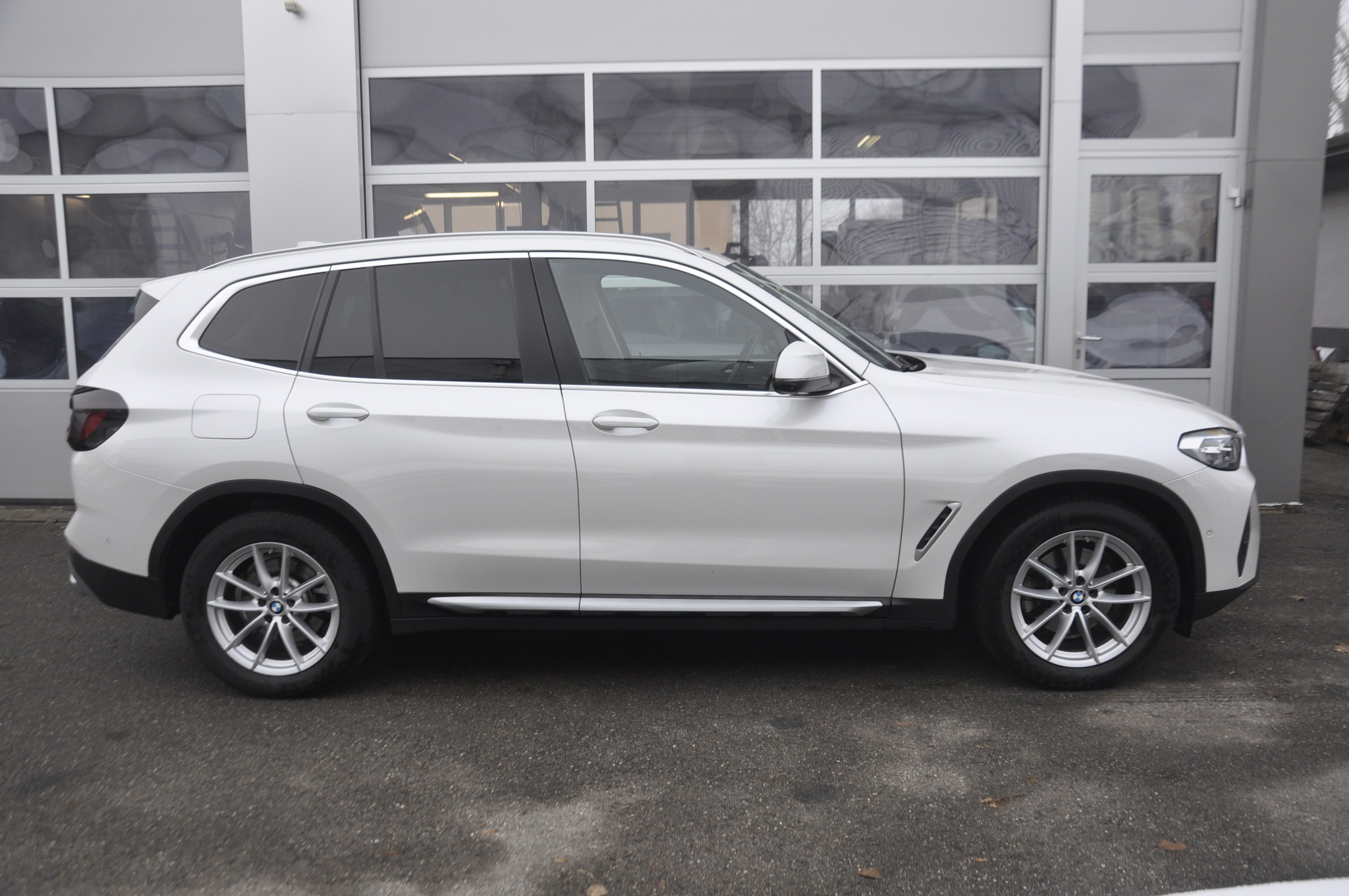 listing desktop thumbnail image 1