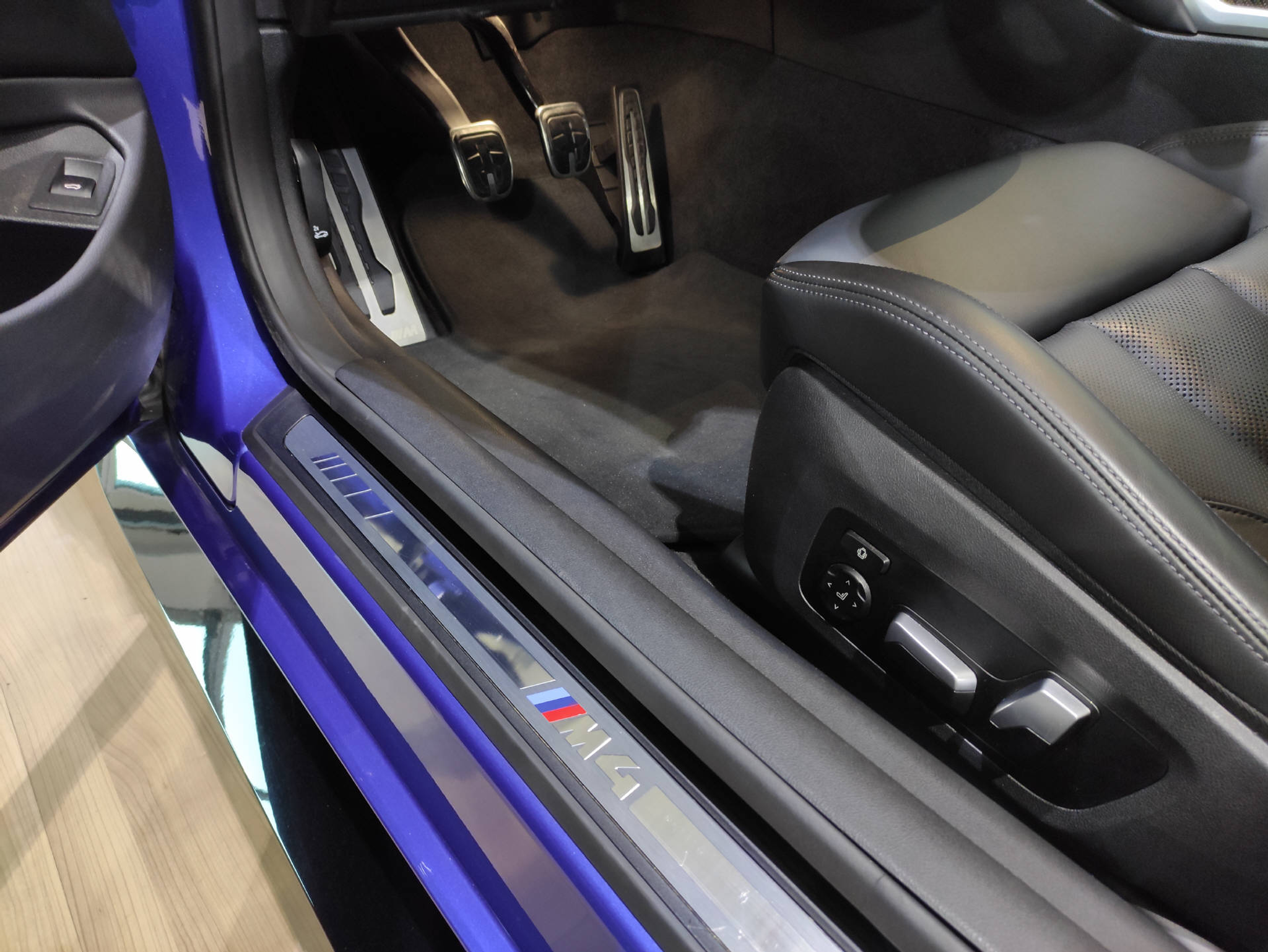 listing desktop thumbnail image 4