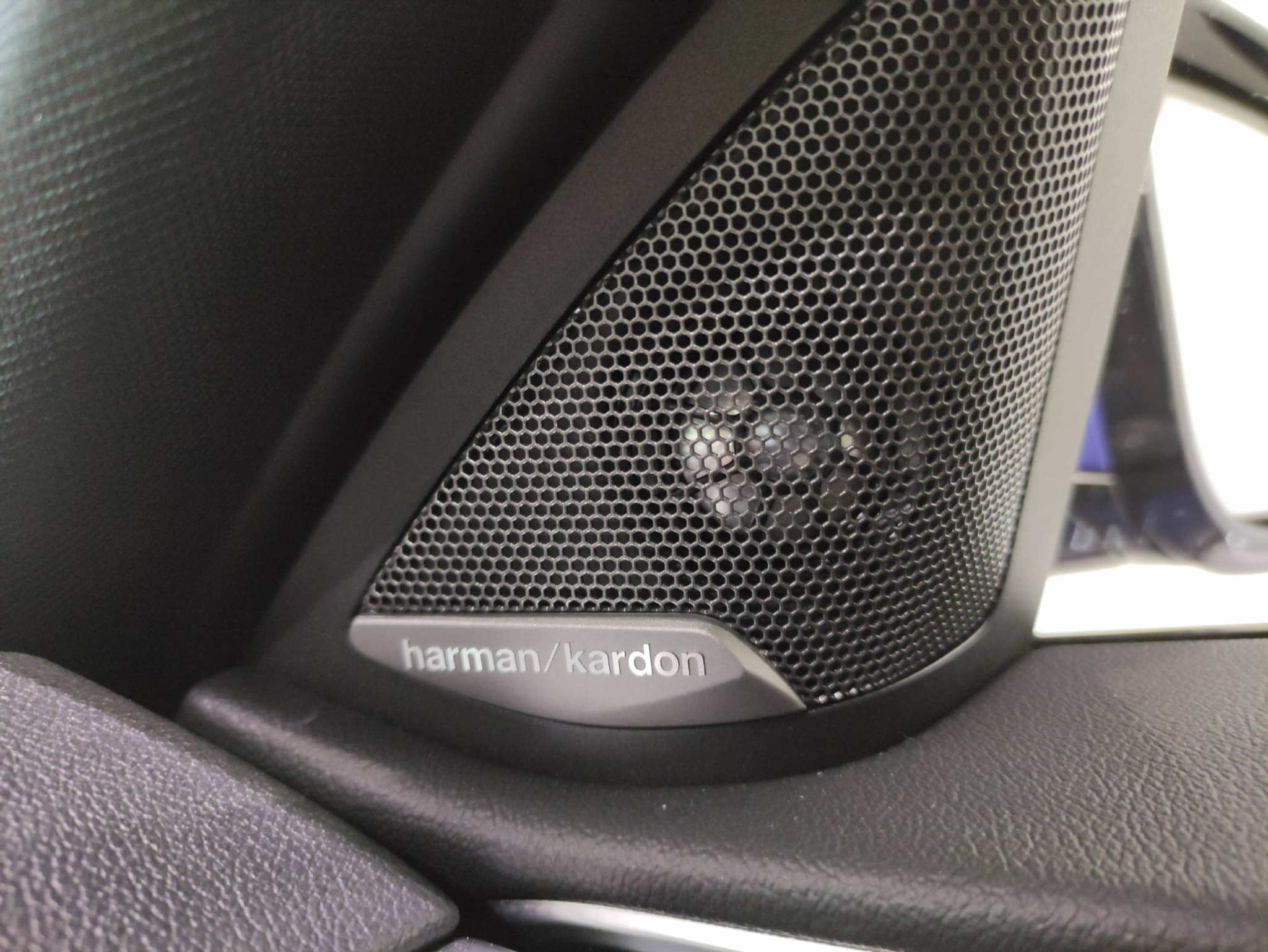 listing desktop thumbnail image 7