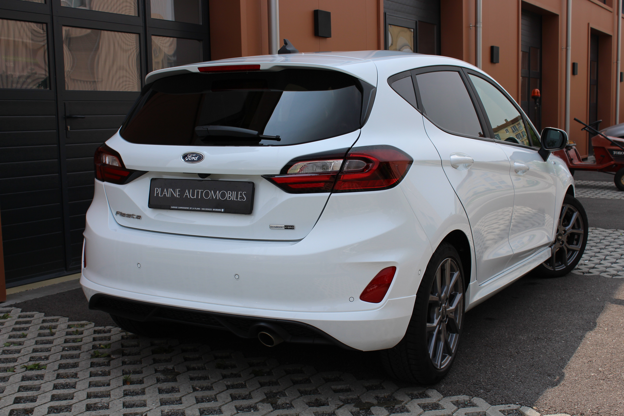 listing desktop thumbnail image 5