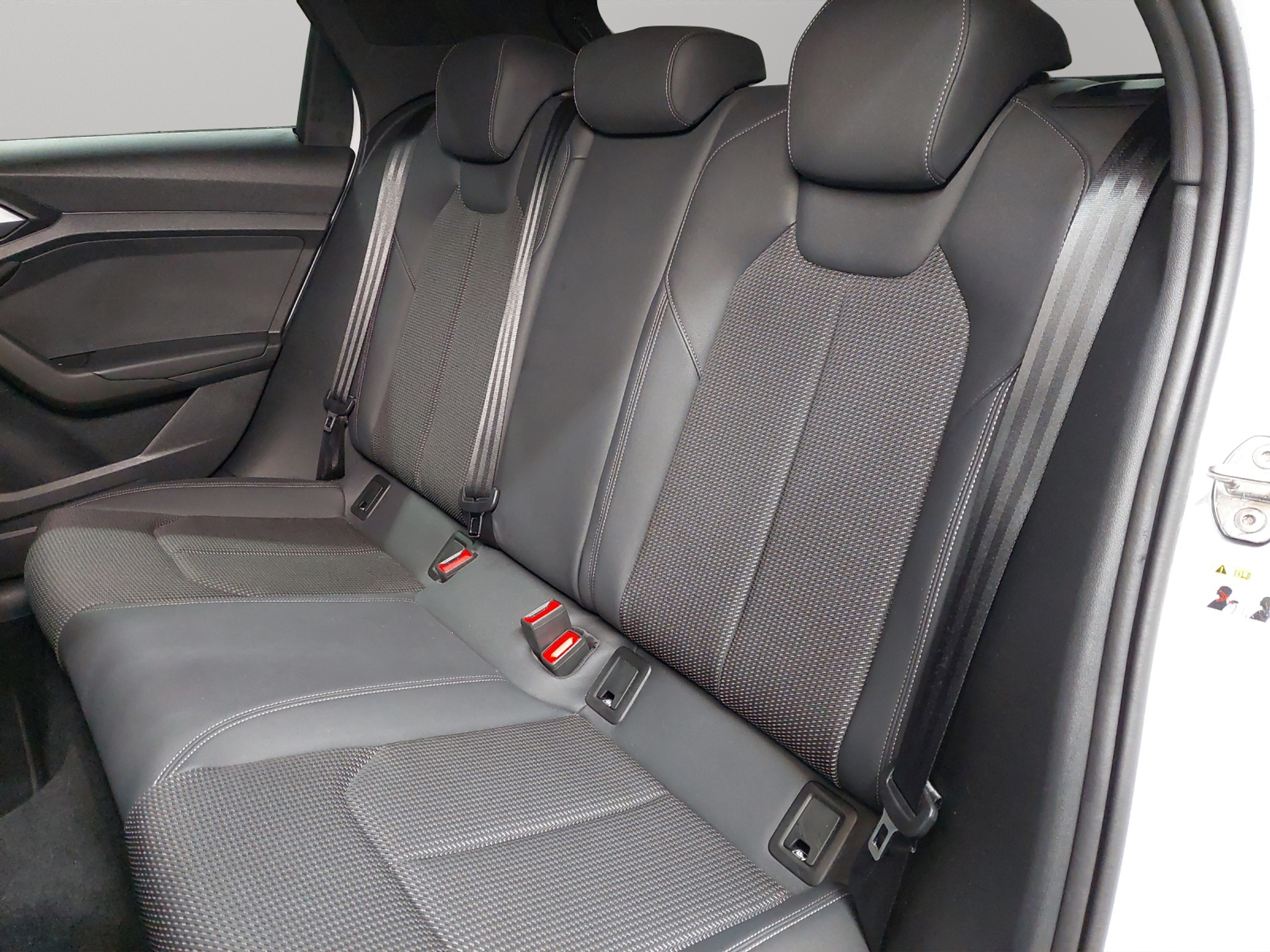 listing desktop thumbnail image 7