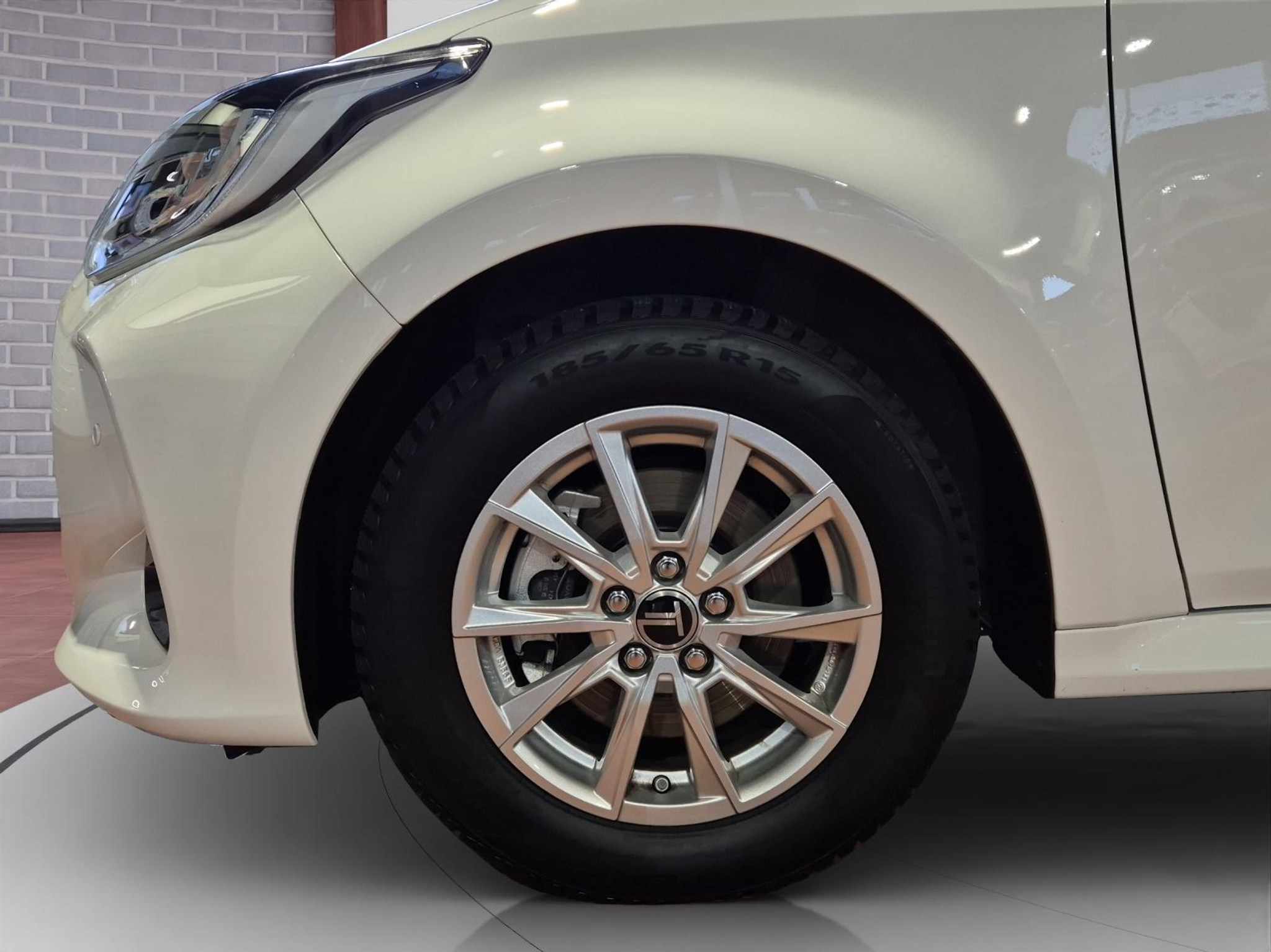 listing desktop thumbnail image 9