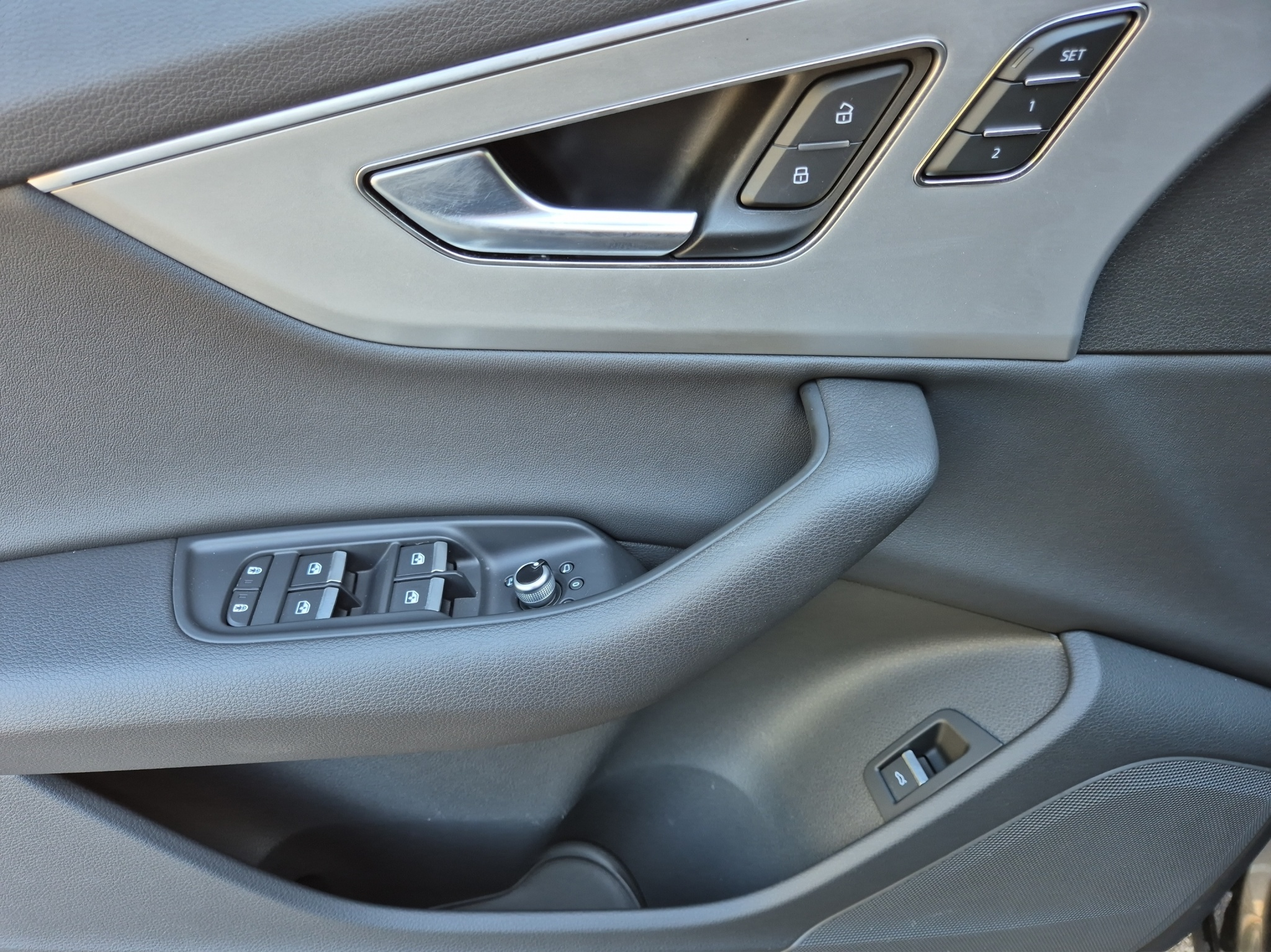 listing desktop thumbnail image 13