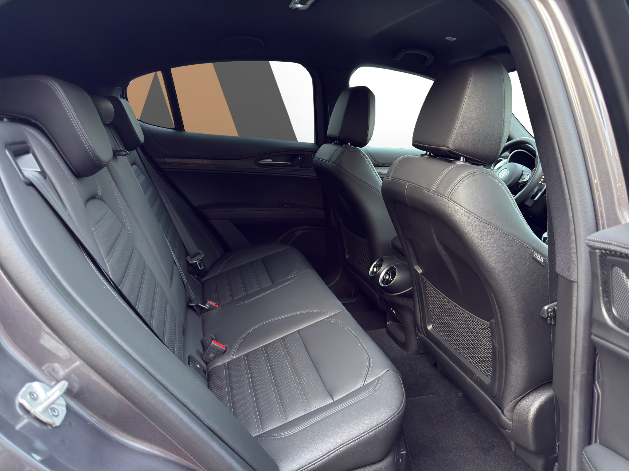 listing desktop thumbnail image 12