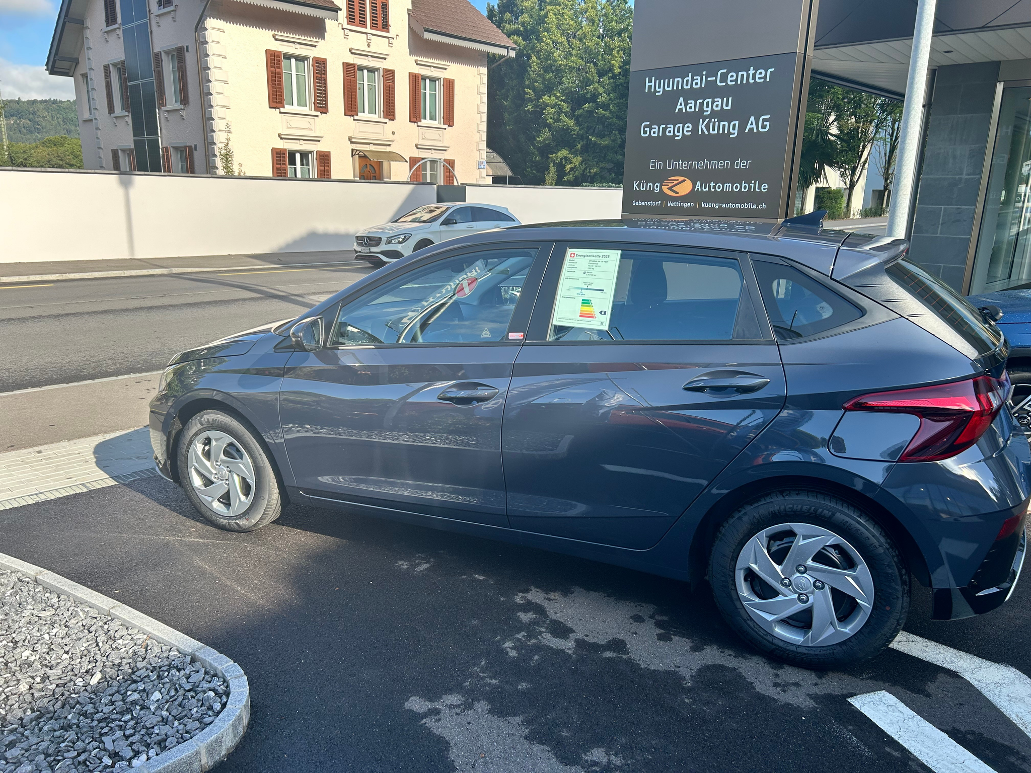 listing desktop thumbnail image 9