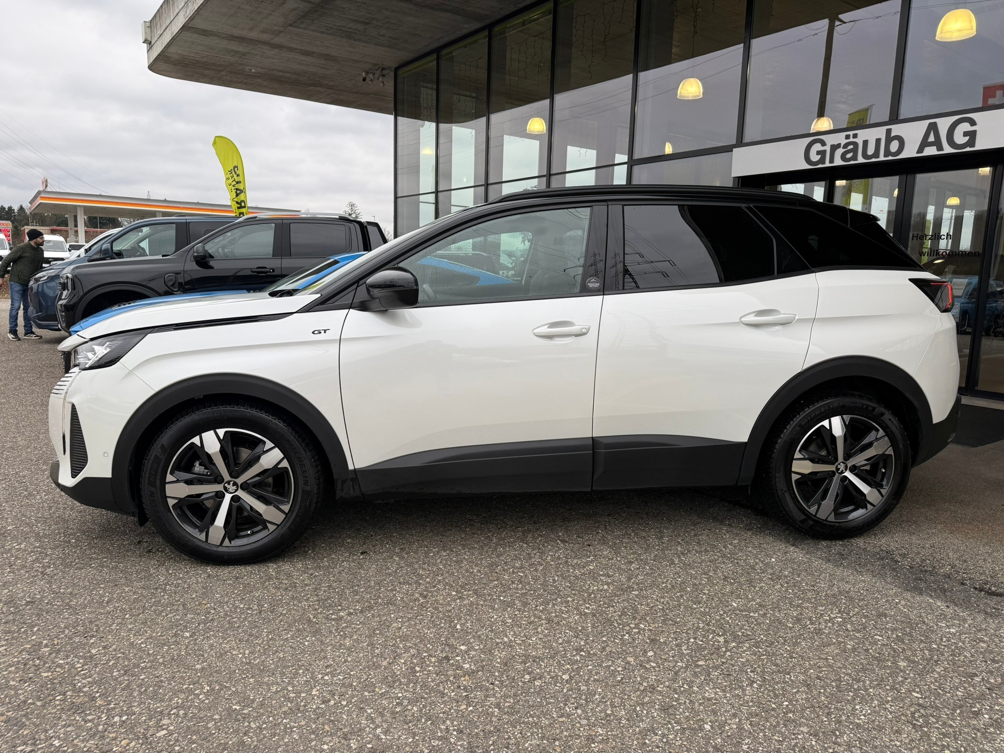 listing desktop thumbnail image 3