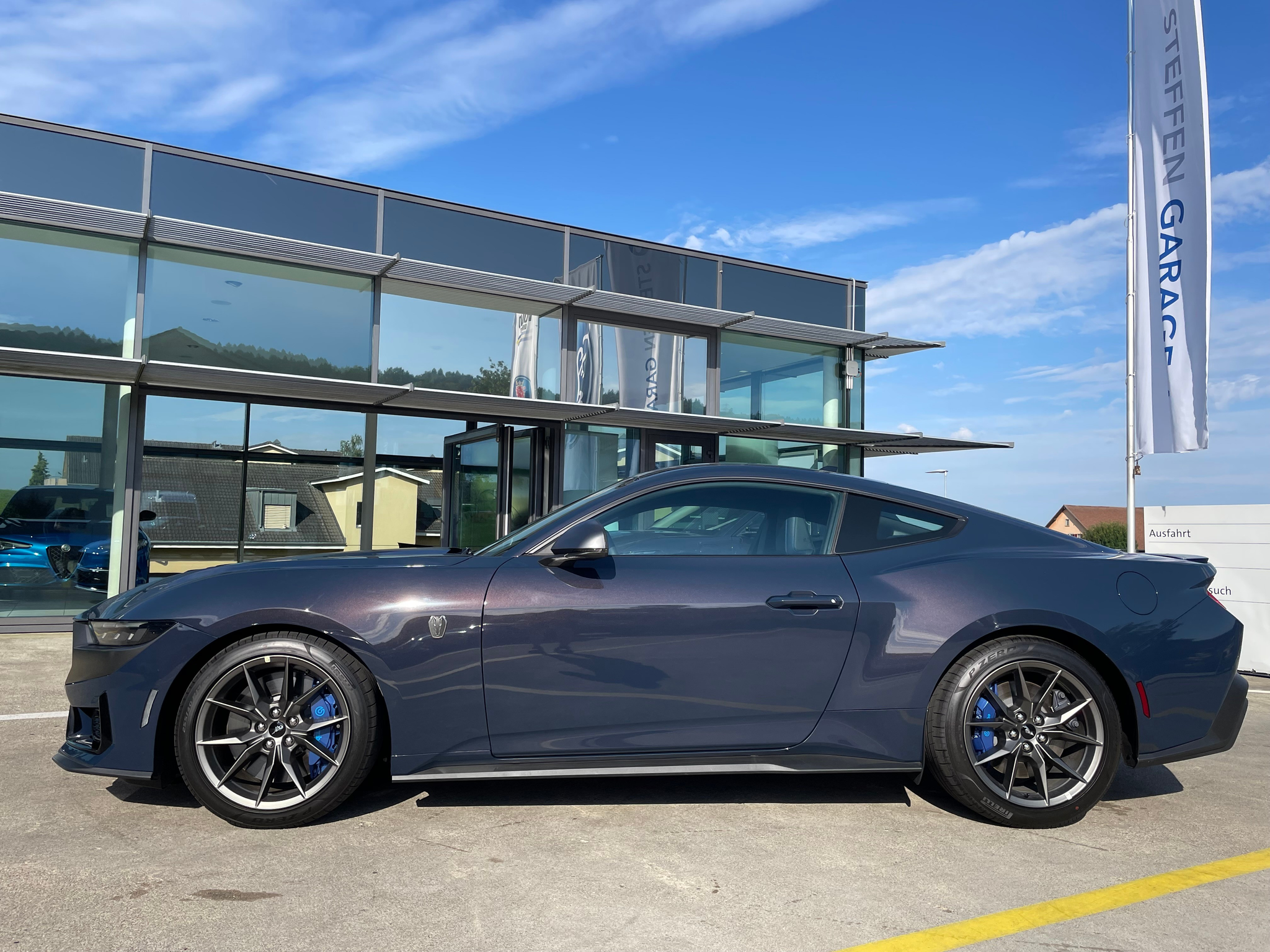 listing desktop thumbnail image 4