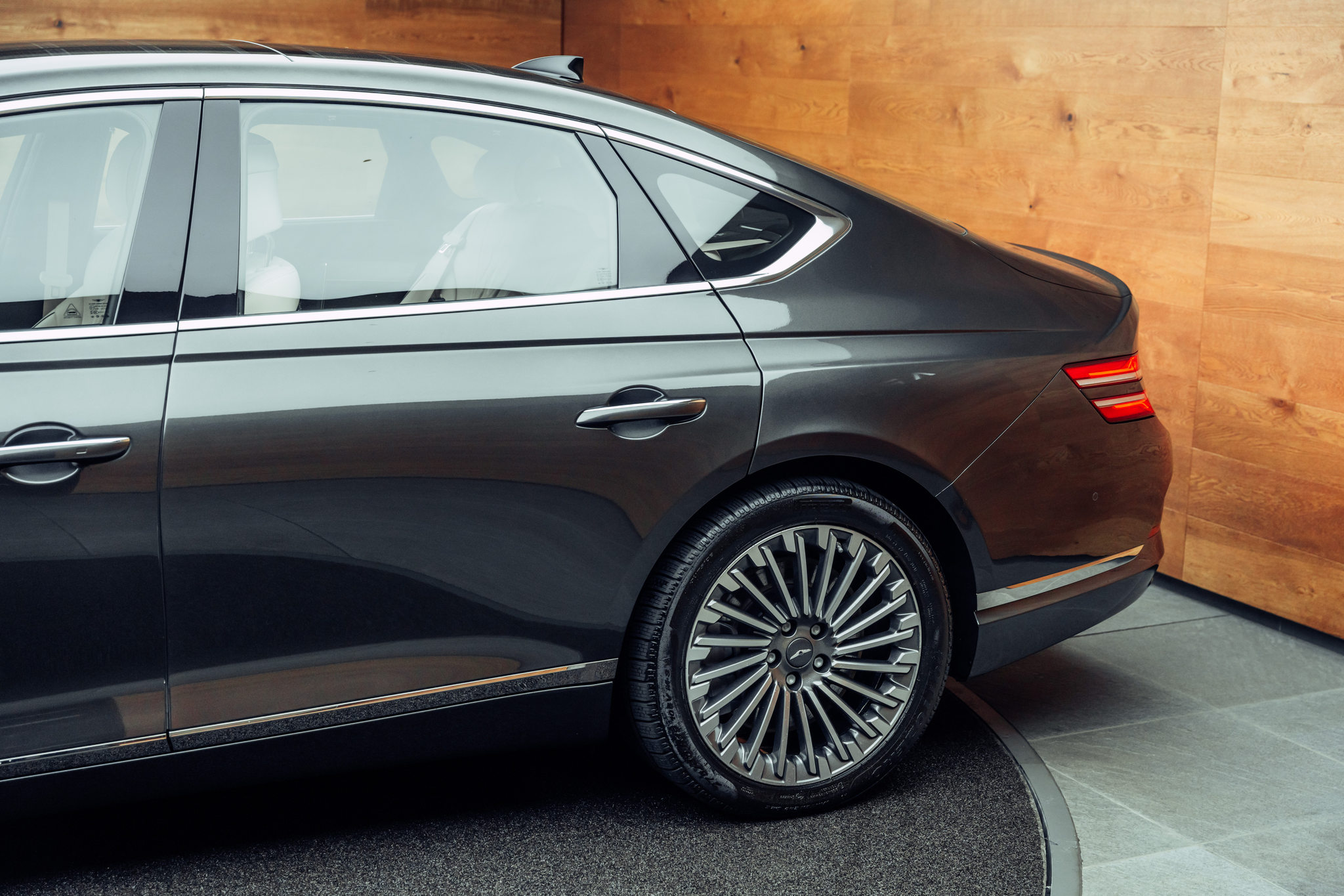 listing desktop thumbnail image 18