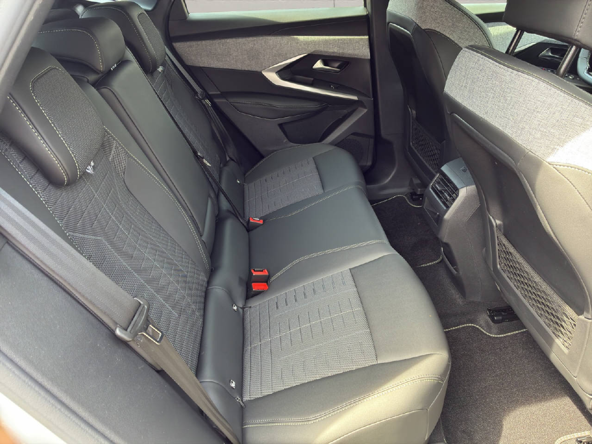 listing desktop thumbnail image 7