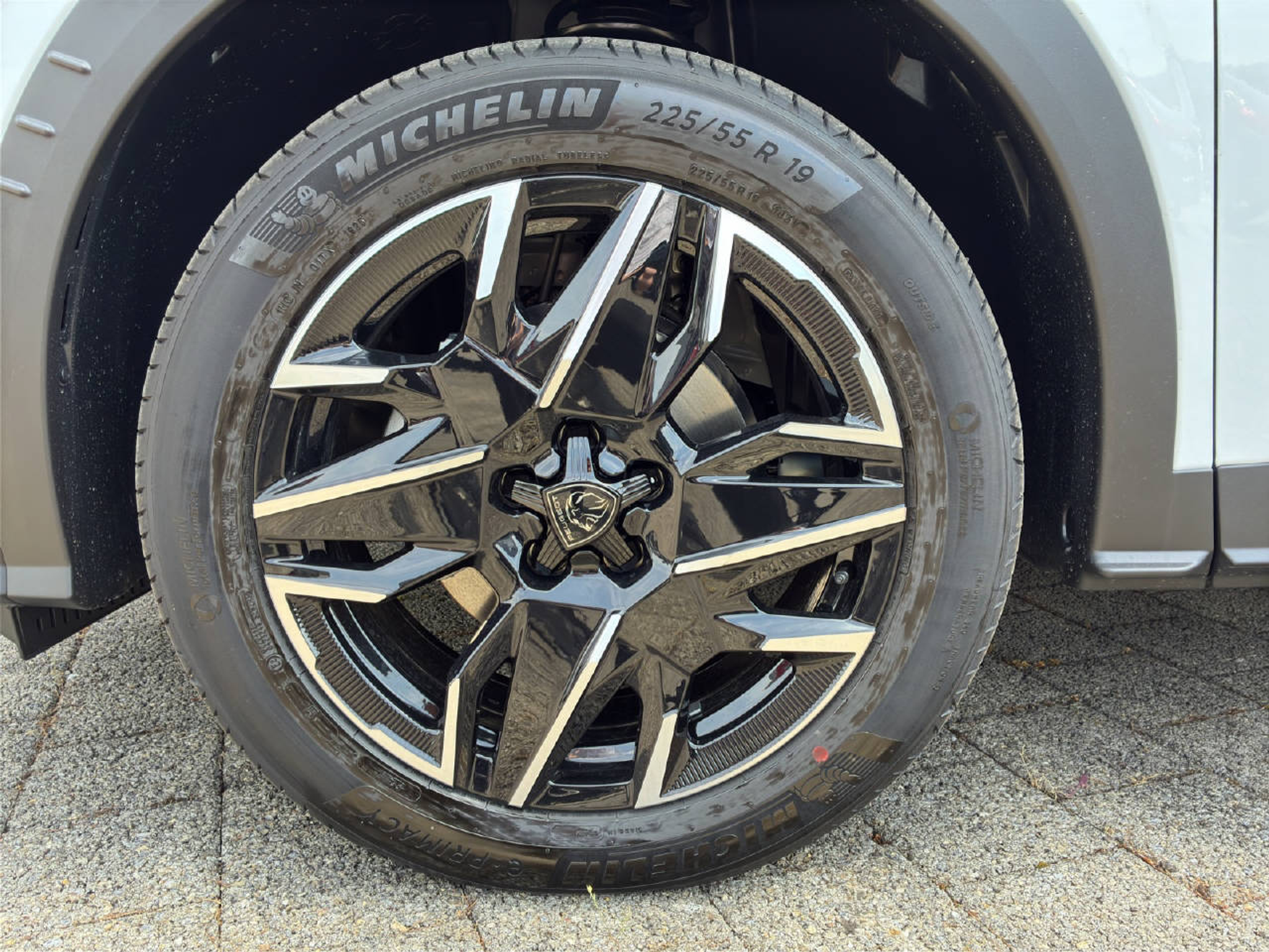 listing desktop thumbnail image 15