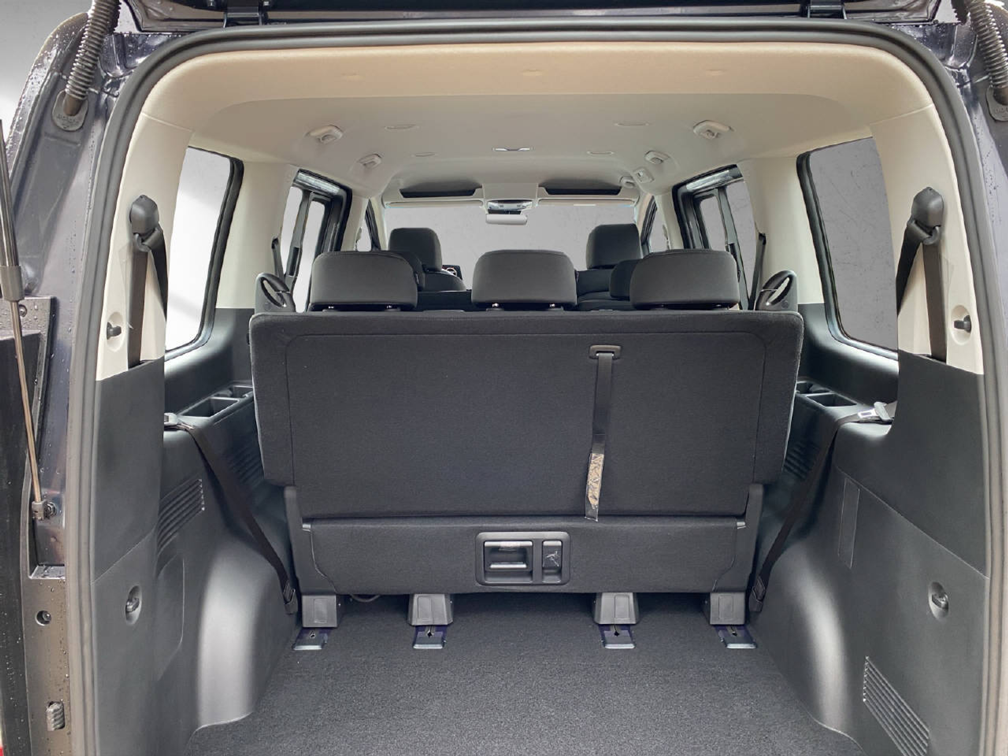 listing desktop thumbnail image 13